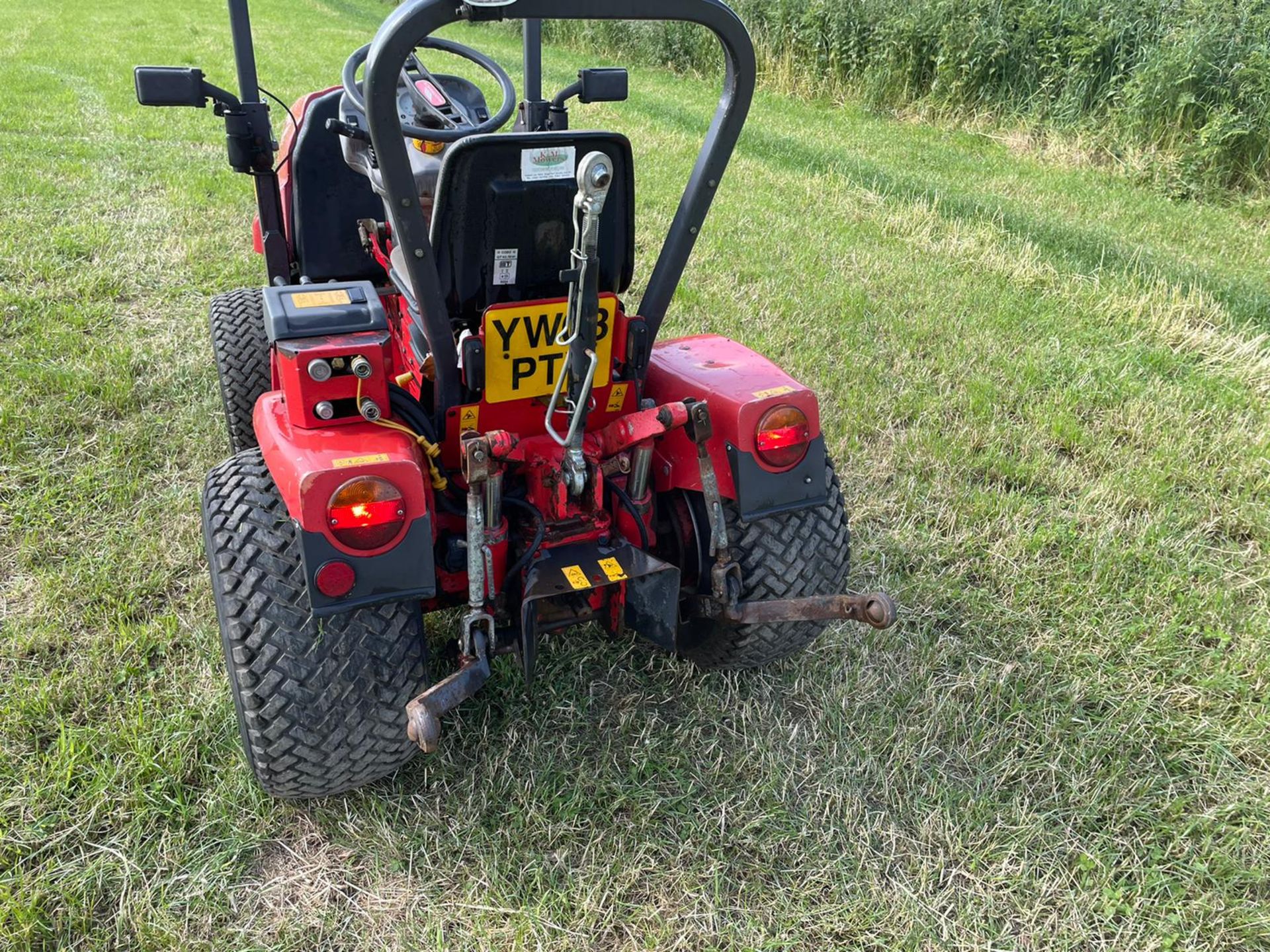 2003 McCORMICK G30R REVERSE COMPACT TRACTOR, RUNS AND DRIVES, SHOWING 397 HOURS *PLUS VAT* - Image 8 of 13