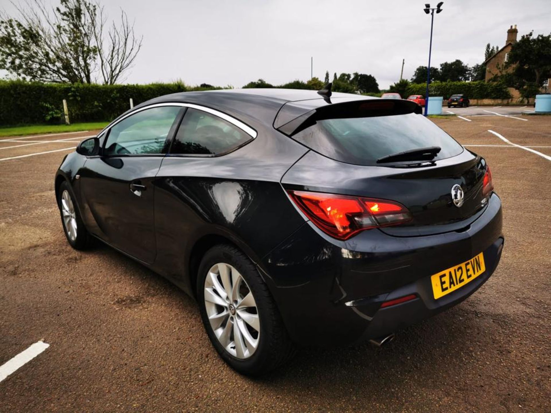 2012 VAUXHALL ASTRA GTC SRI S/S BLACK 3 DOOR HATCHBACK, SHOWING 97,814 MILES, 1.4 PETROL *NO VAT* - Image 4 of 30