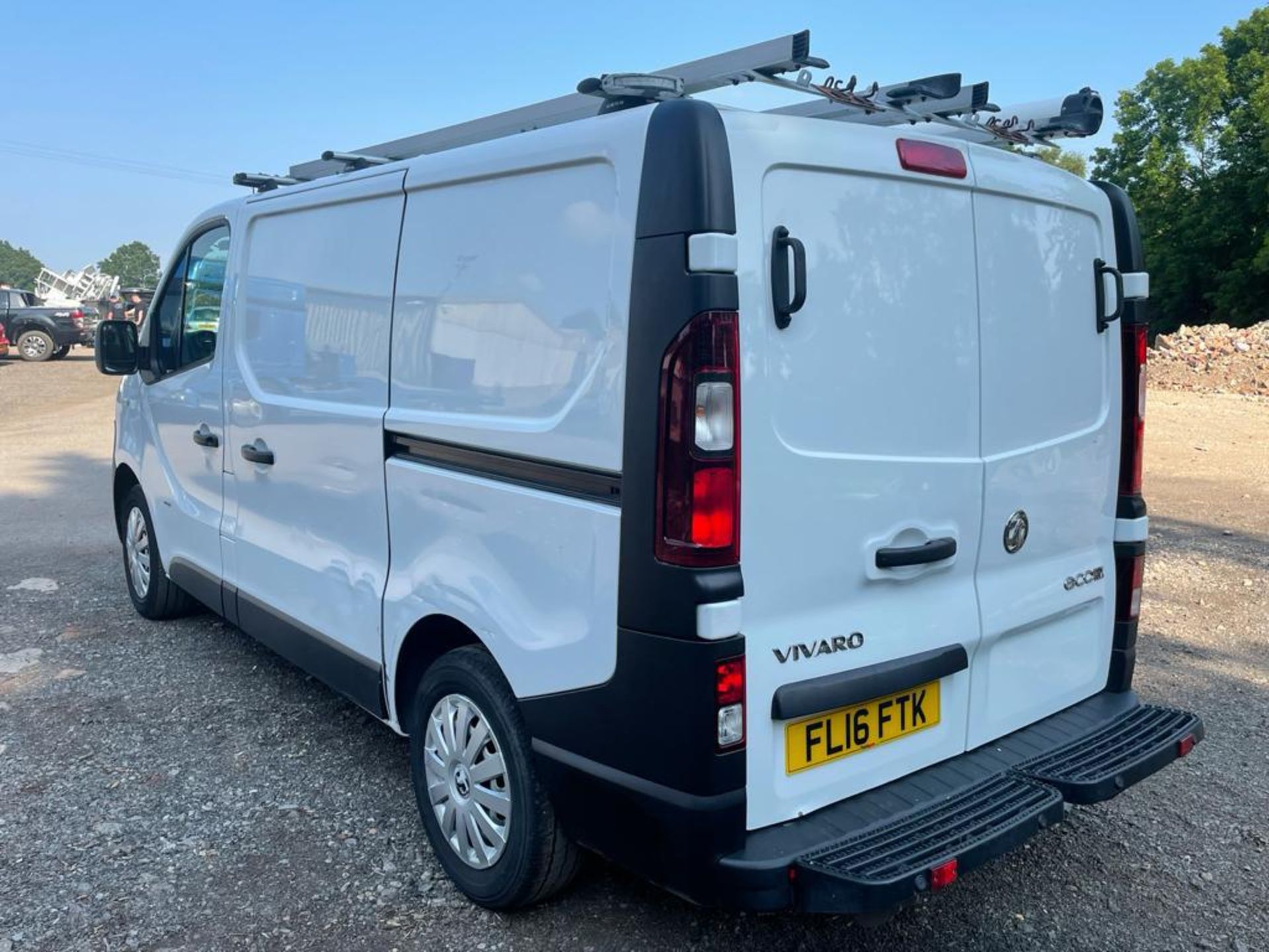 2016 VAUXHALL VIVARO 2900 BT CDTI ECOFLEX SS WHITE PANEL VAN, 1.6 DIESEL, 87K WITH FSH *PLUS VAT* - Image 5 of 11