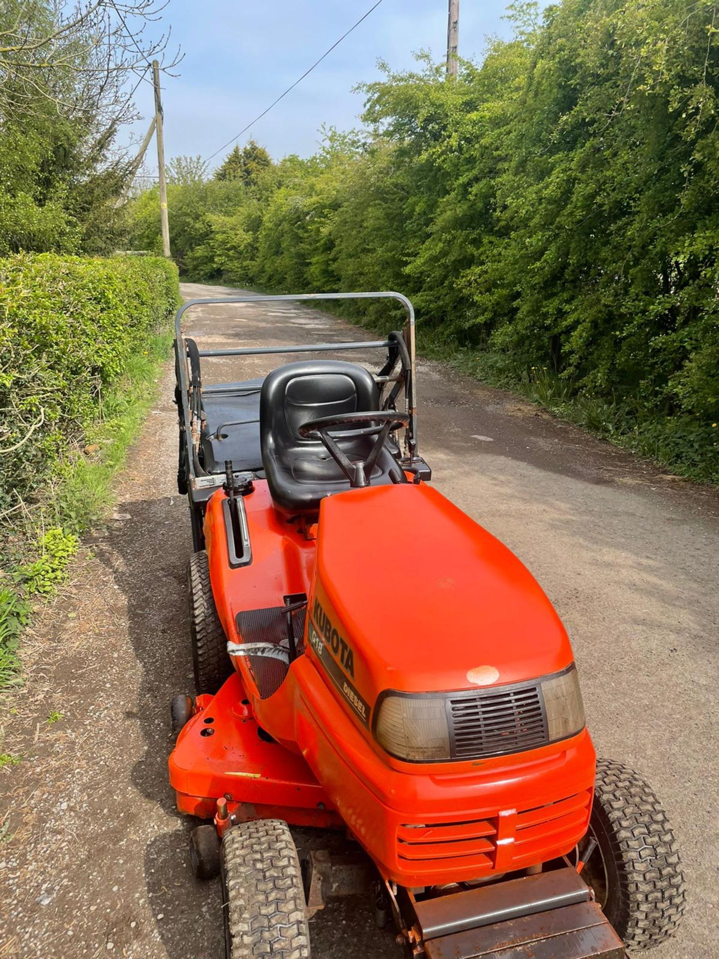 KUBOTA G18 RIDE ON LAWN MOWER, RUNS WORKS AND DECK WORKS FINE, HIGH TIP COLLECTOR *NO VAT* - Image 2 of 5