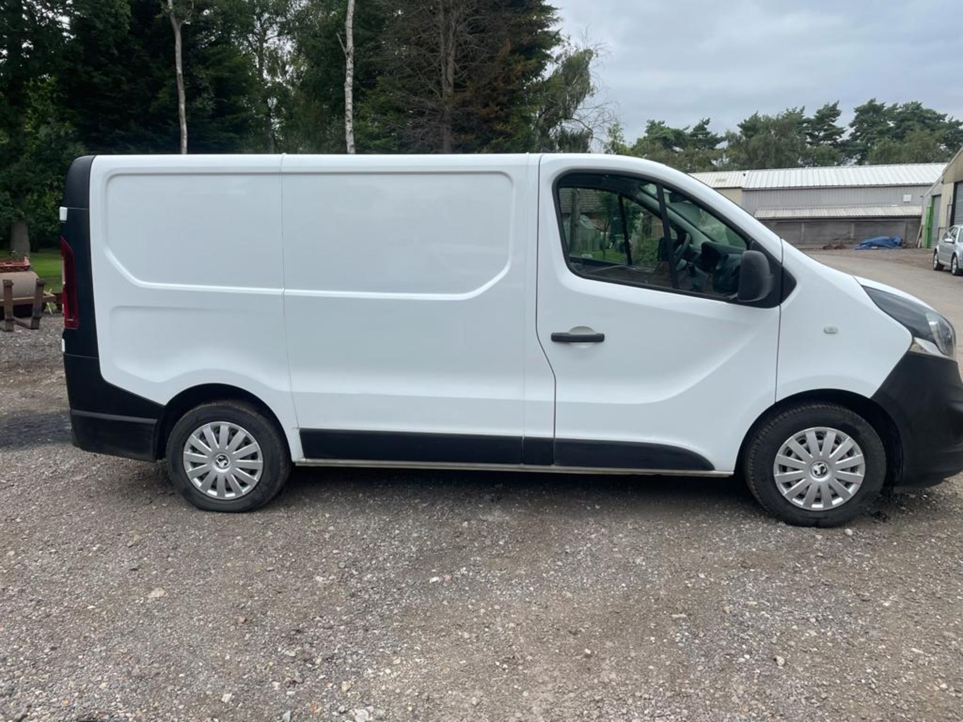 2016 VAUXHALL VIVARO 2700 CDTI ECOFLEX WHITE PANEL VAN, 1.6 DIESEL, 138K MILES *PLUS VAT* - Image 8 of 11