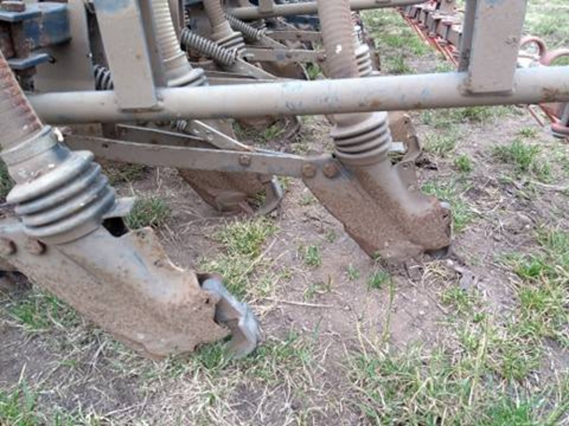 KRM R600 SEED DRILL, GOOD CONDITION AND IN FULL WORKING ORDER, HYDRAULIC MARKERS, TRAM LINING KIT - Image 5 of 10