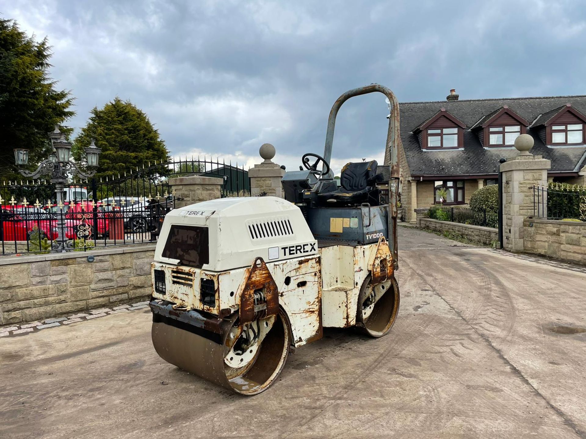 2006 TEREX TV1000 TWIN DRUM ROLLER, RUNS DRIVES AND VIBRATES, 1000MM DRUMS, ROLL BAR *PLUS VAT* - Image 2 of 6