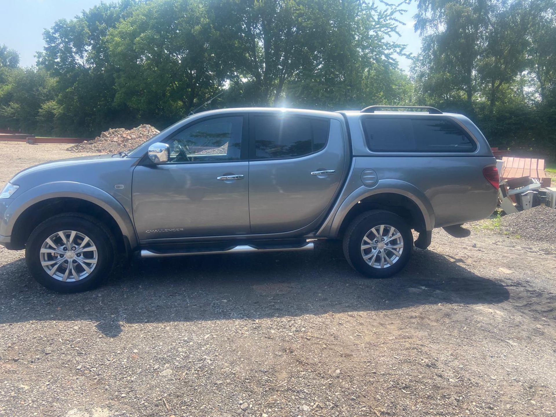 2015 MITSUBISHI L200 CHALLENGER LB DCB DI-D 4X4 GREY PICKUP, 75K MILES WITH 7 SERVICE STAMPS *NO VAT - Image 4 of 12