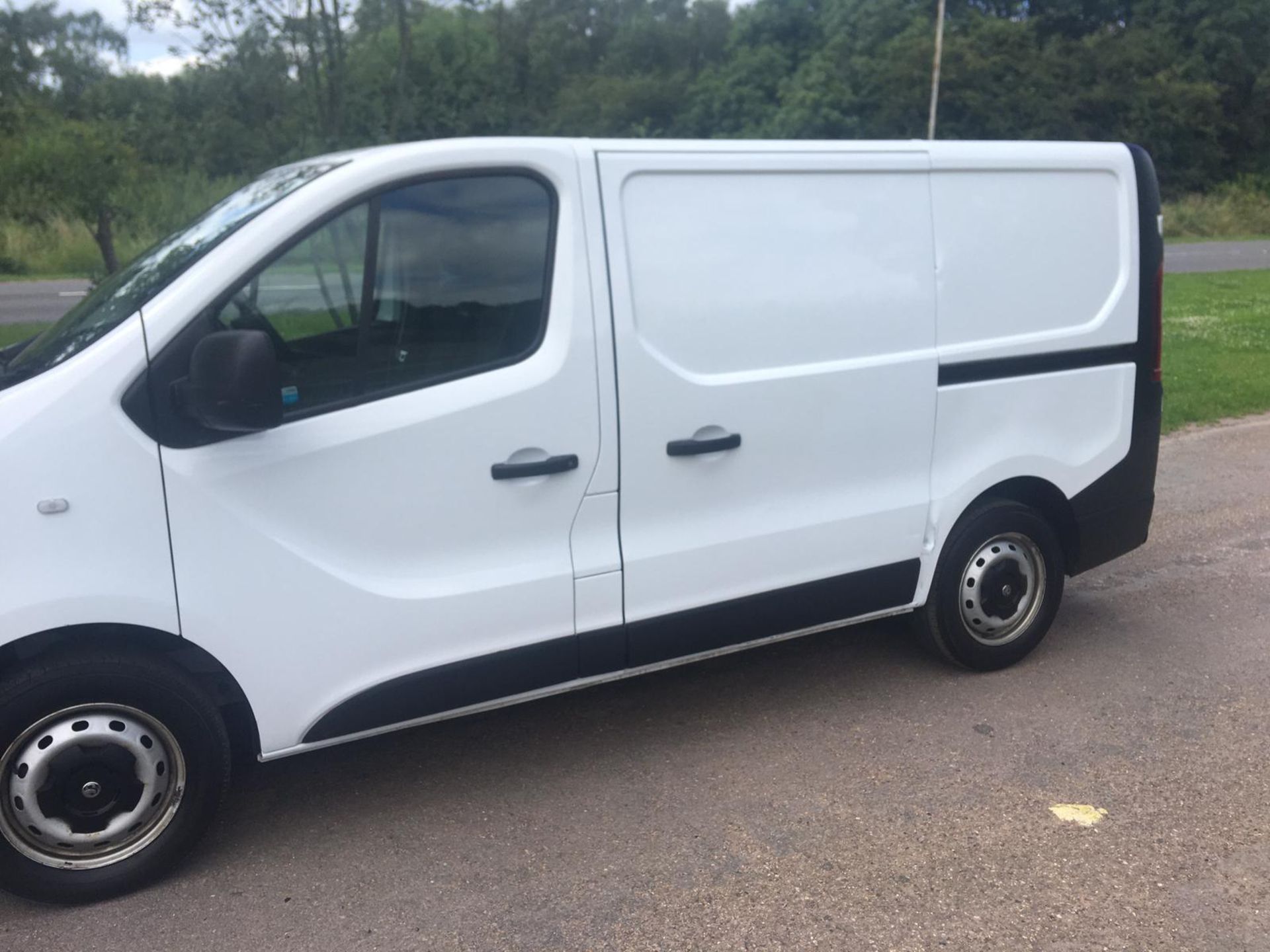 2018 VAUXHALL VIVARO 2700 CDTI WHITE PANEL VAN, 1.6 DIESEL ENGINE, 34K MILES *NO VAT* - Image 4 of 27