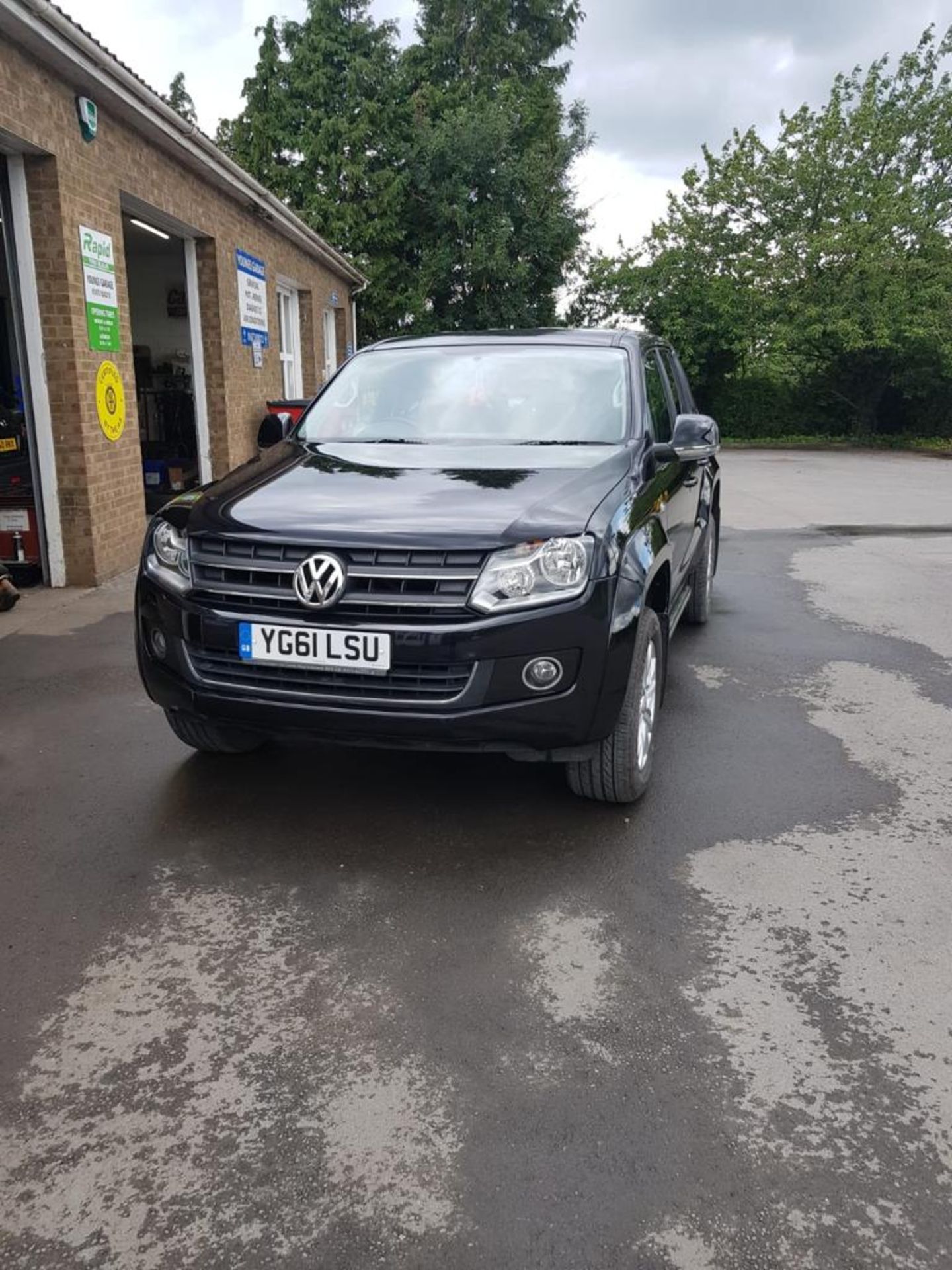 2012/61 REG VOLKSWAGEN AMAROK HIGHLINE 4MOTION DC 2.0 DIESEL BLACK PICK-UP, SHOWING 2 FORMER KEEPERS - Image 2 of 8