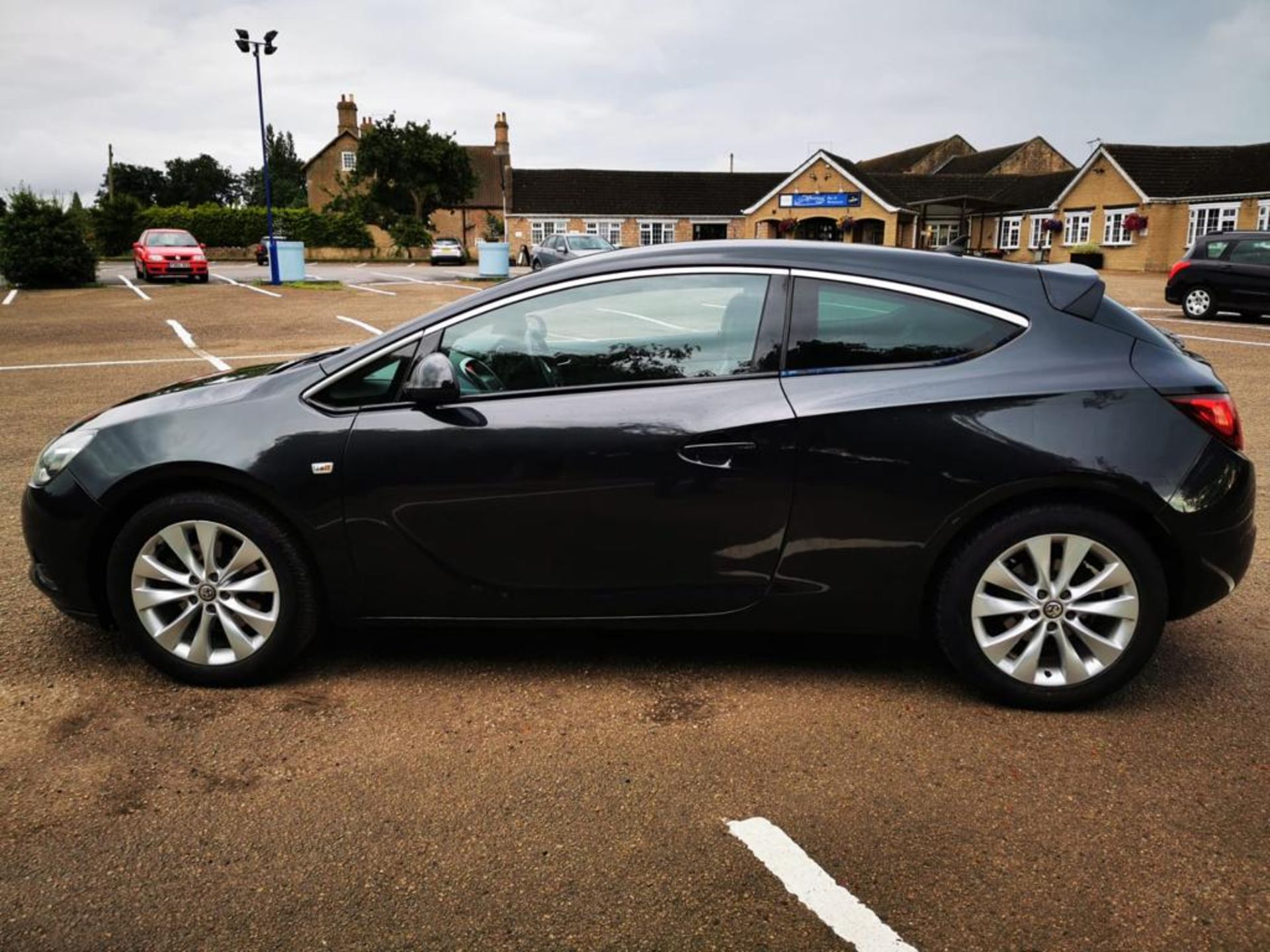 2012 VAUXHALL ASTRA GTC SRI S/S BLACK 3 DOOR HATCHBACK, SHOWING 97,814 MILES, 1.4 PETROL *NO VAT* - Image 3 of 30