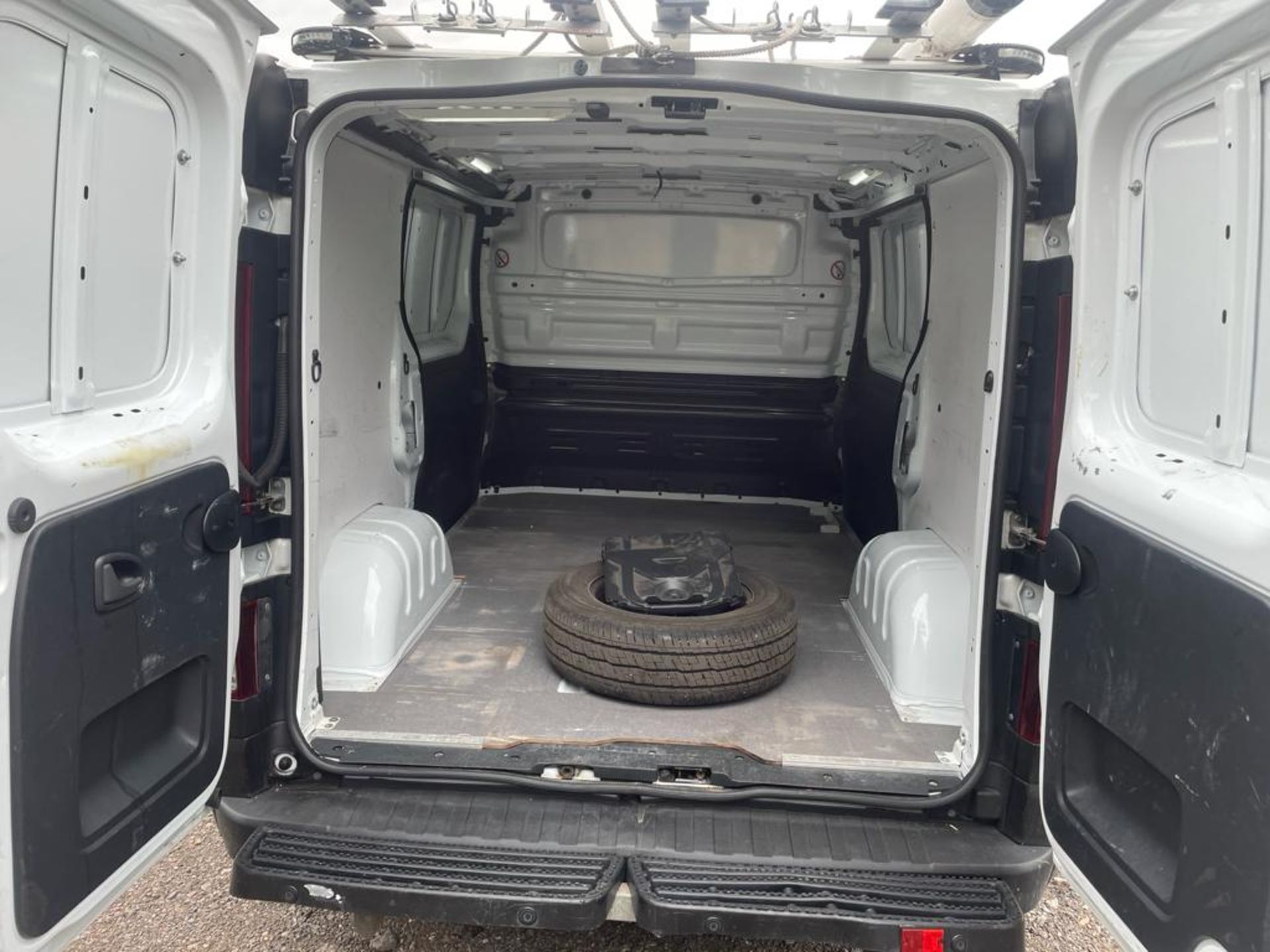 2016 VAUXHALL VIVARO 2900 BT CDTI ECOFLEX SS WHITE PANEL VAN, 1.6 DIESEL, 40,250 MILES *PLUS VAT* - Image 9 of 11