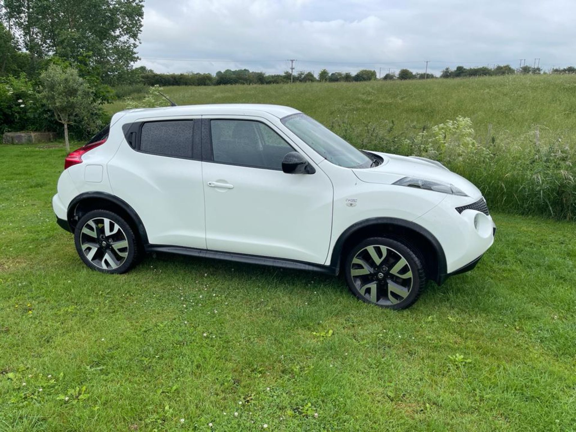 2013 NISSAN JUKE N-TEC, WHITE, 5 DOOR HATCHBACK, 5 PREVIOUS KEEPERS, VDI CLEAR, *NO VAT* - Image 2 of 21