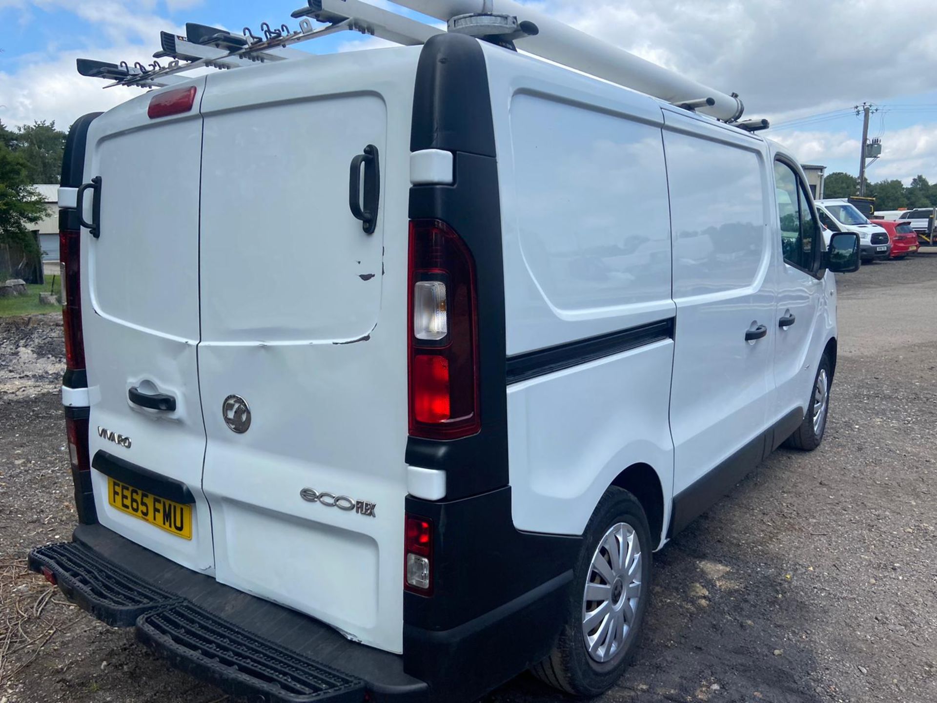 2015 VAUXHALL VIVARO 2900 CDTI ECOFLEX WHITE PANEL VAN, 1.6 DIESEL, 82K MILES WITH FSH *PLUS VAT* - Image 6 of 11