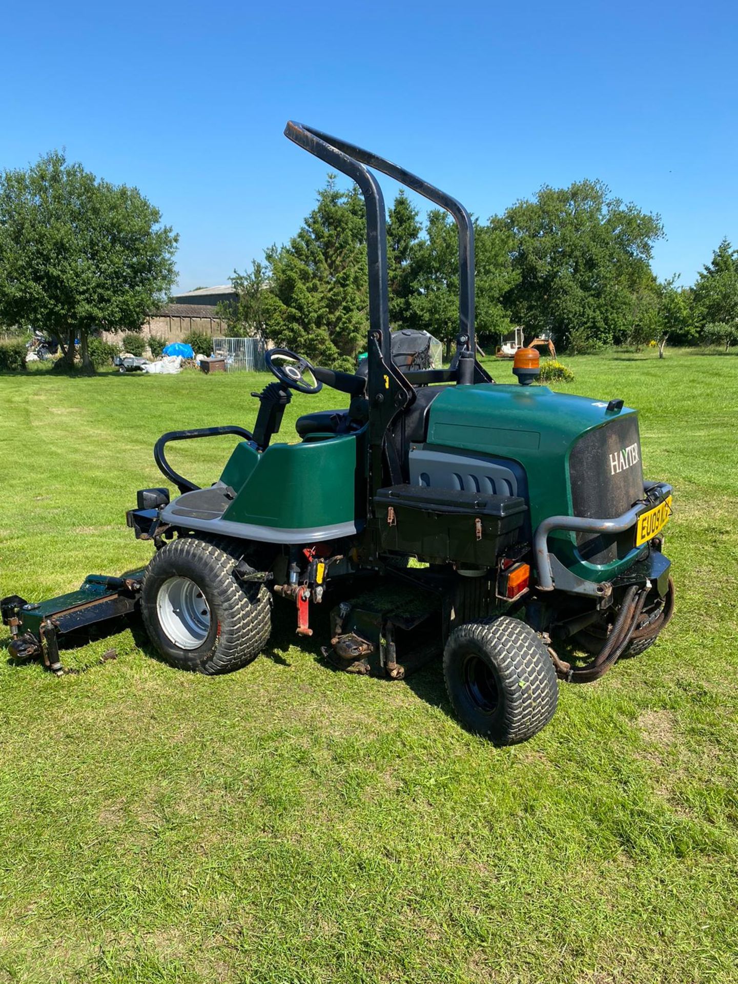 2009/09 REG HAYTER LT 324 RIDE ON LAWNMOWER, 4 WHEEL DRIVE, HYDRO-STATIC DRIVE *PLUS VAT* - Image 4 of 4