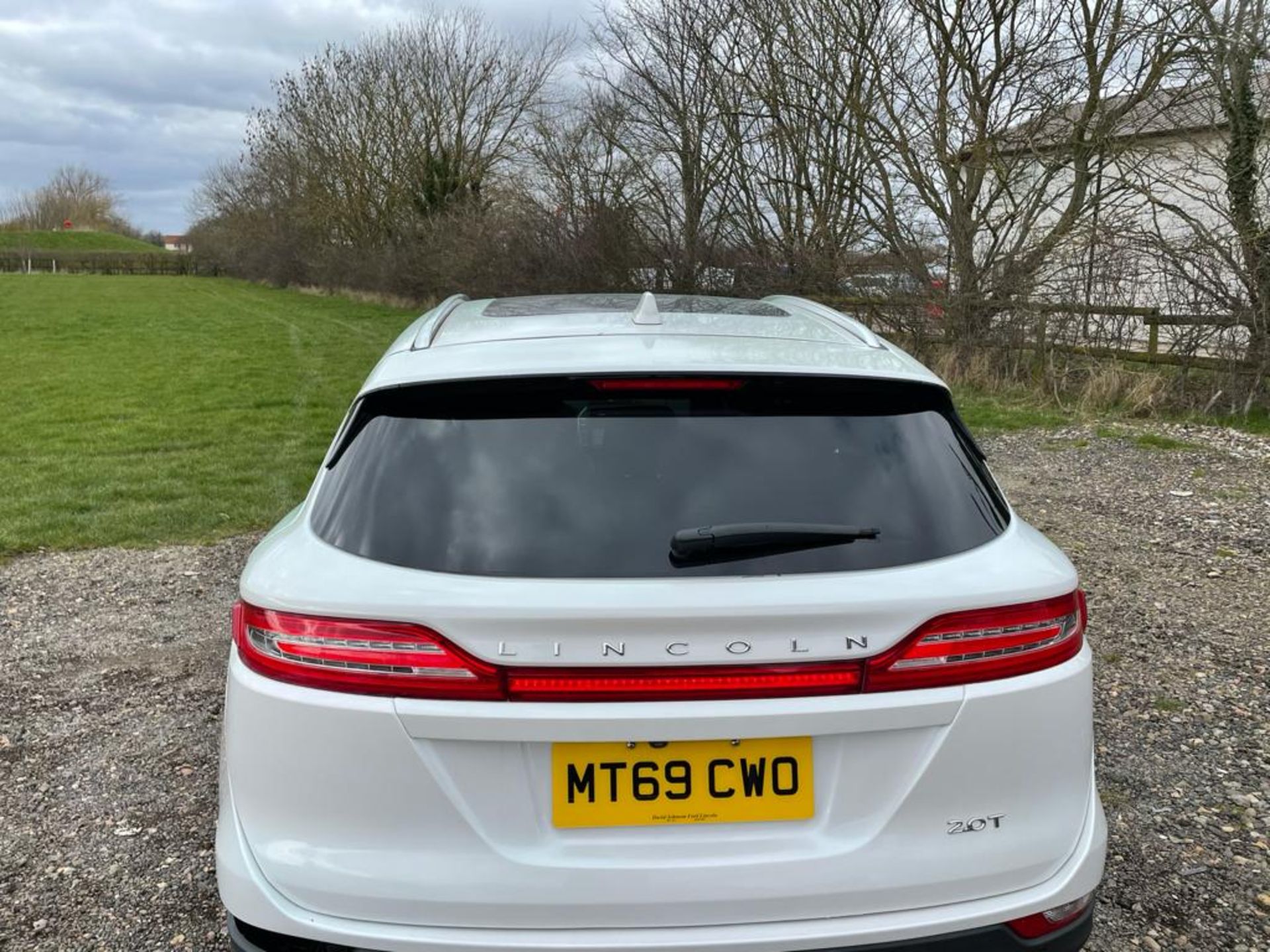 69 REG LINCOLN MKC RESERVE 2.0L ECOBOOST, 200bhp, PLATINUM WHITE WITH CAPPUCCINO LEATHER INTERIOR - Image 6 of 13