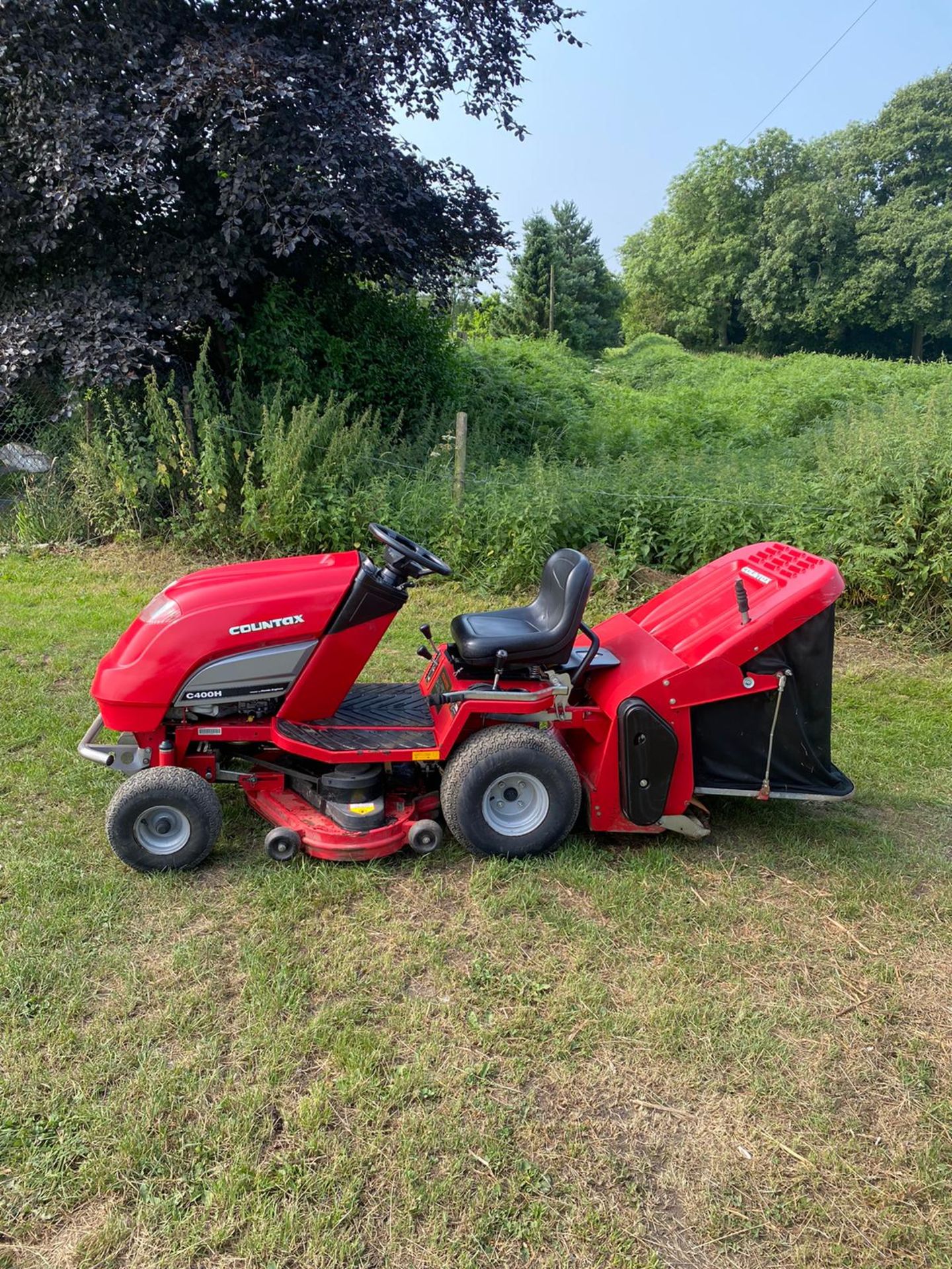 COUNTAX C400H RIDE ON LAWN MOWER, GOOD SOLID DECK, HONDA 14hp VTWIN ENGINE *NO VAT* - Image 5 of 7