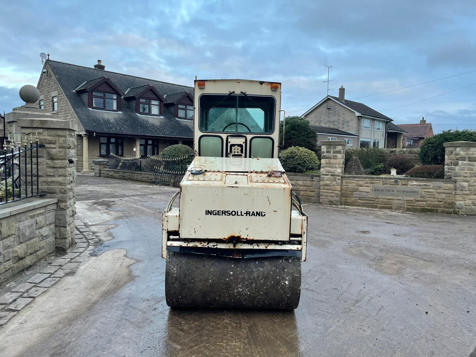 INGERSOLL RAND DD25 TWIN DRUM ROLLER, RUNS DRIVES AND VIBRATES, CABBED *PLUS VAT* - Image 3 of 8