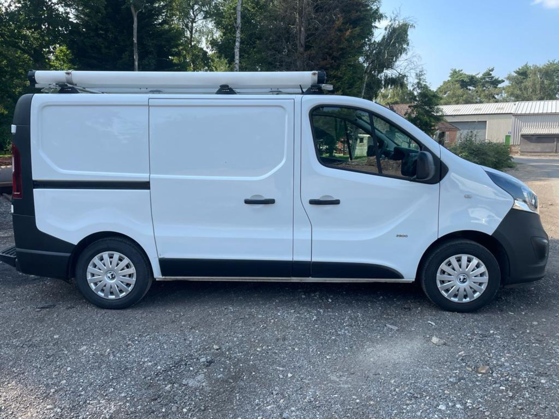 2016 VAUXHALL VIVARO 2900 BT CDTI ECOFLEX SS WHITE PANEL VAN, 1.6 DIESEL, 87K WITH FSH *PLUS VAT* - Image 8 of 11