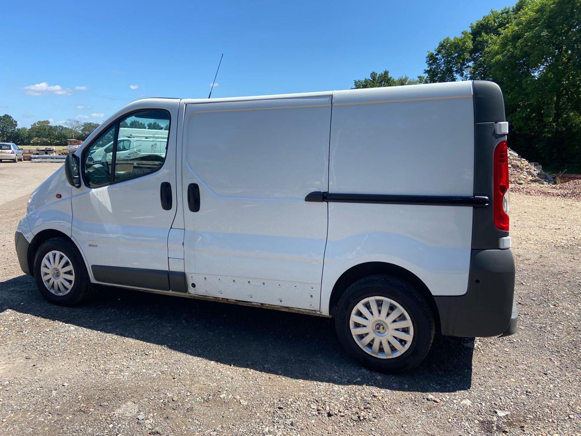 2014 VAUXHALL VIVARO 2900 ECOFLEX CDTI LWB WHITE PANEL VAN, 2.0 DIESEL, 145K MILES *PLUS VAT* - Image 2 of 8