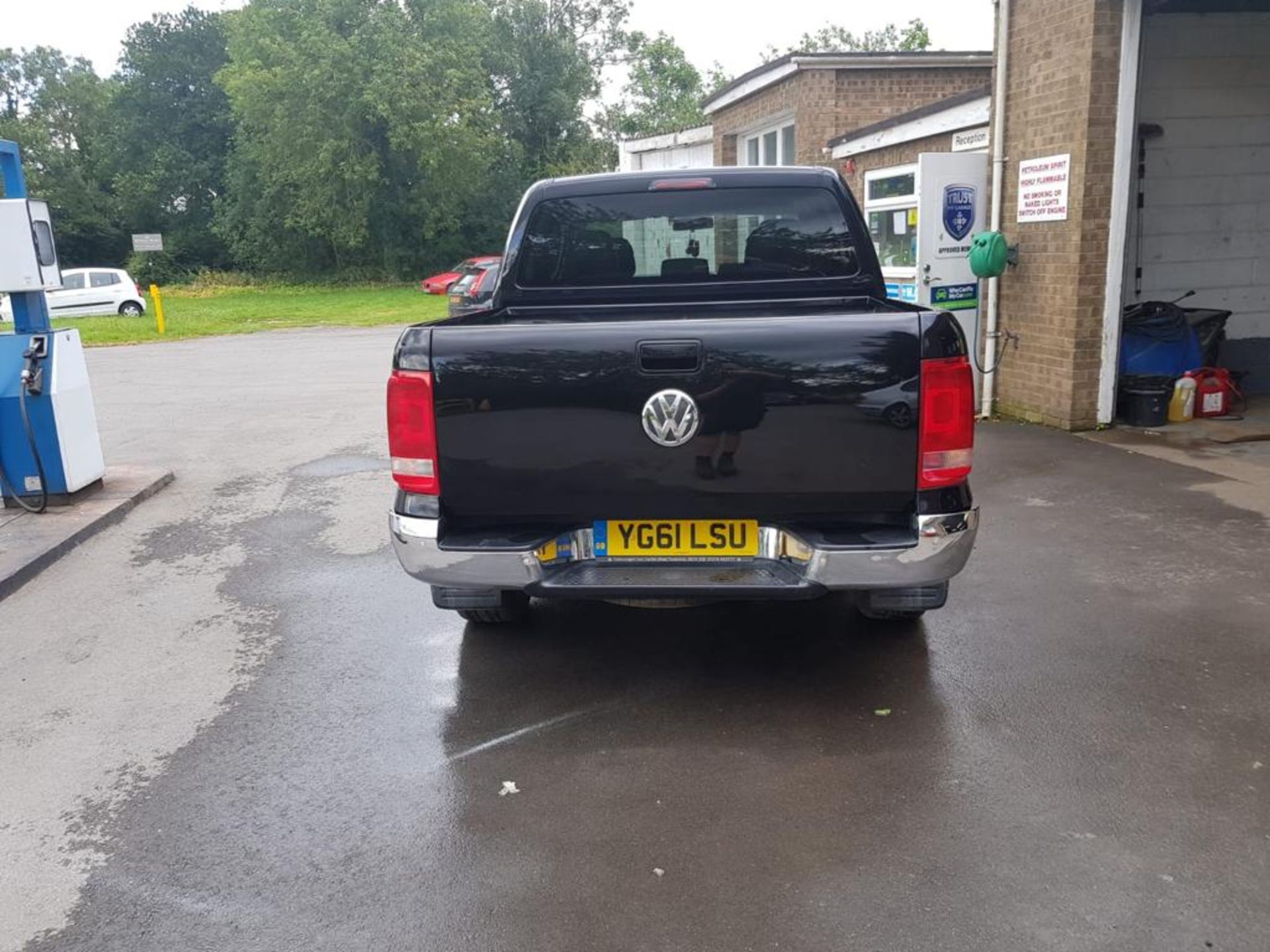 2012/61 REG VOLKSWAGEN AMAROK HIGHLINE 4MOTION DC 2.0 DIESEL BLACK PICK-UP, SHOWING 2 FORMER KEEPERS - Image 3 of 8