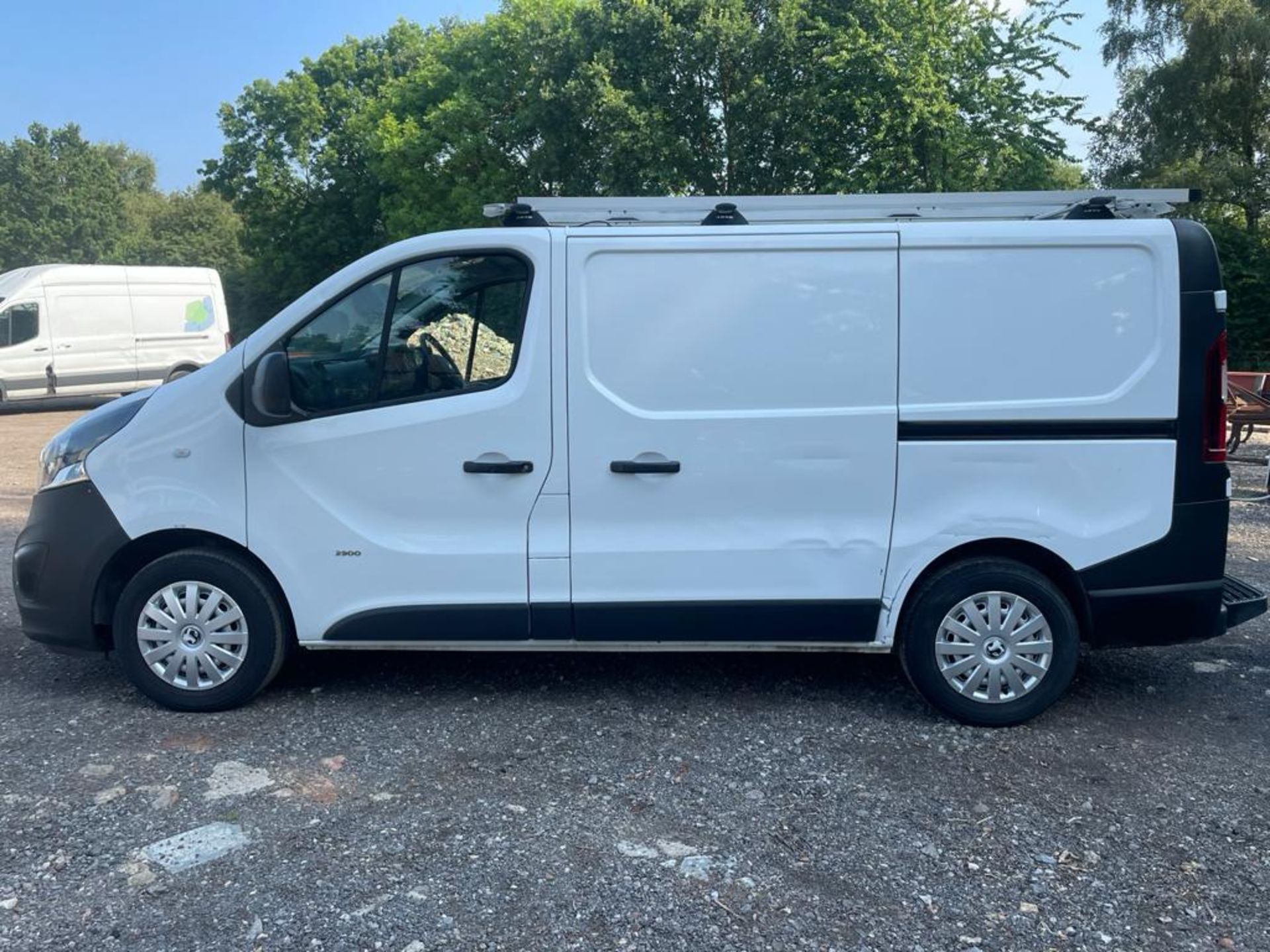 2016 VAUXHALL VIVARO 2900 BT CDTI ECOFLEX SS WHITE PANEL VAN, 1.6 DIESEL, 87K WITH FSH *PLUS VAT* - Image 4 of 11