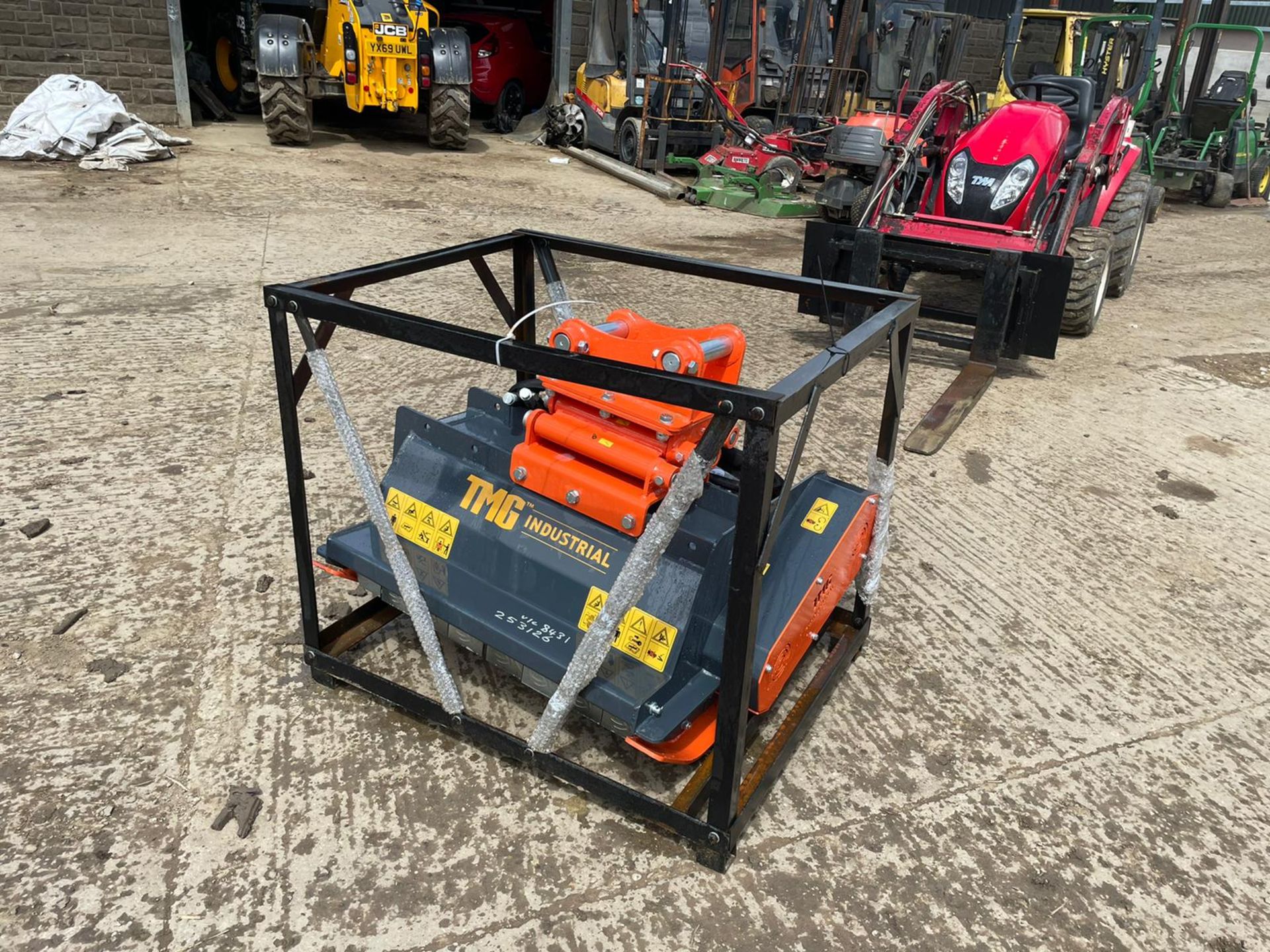 NEW AND UNUSED HEAVY DUTY MULCHER FLAIL MOWER, HYDRAULIC DRIVEN, 45mm PINS *PLUS VAT* - Image 4 of 10