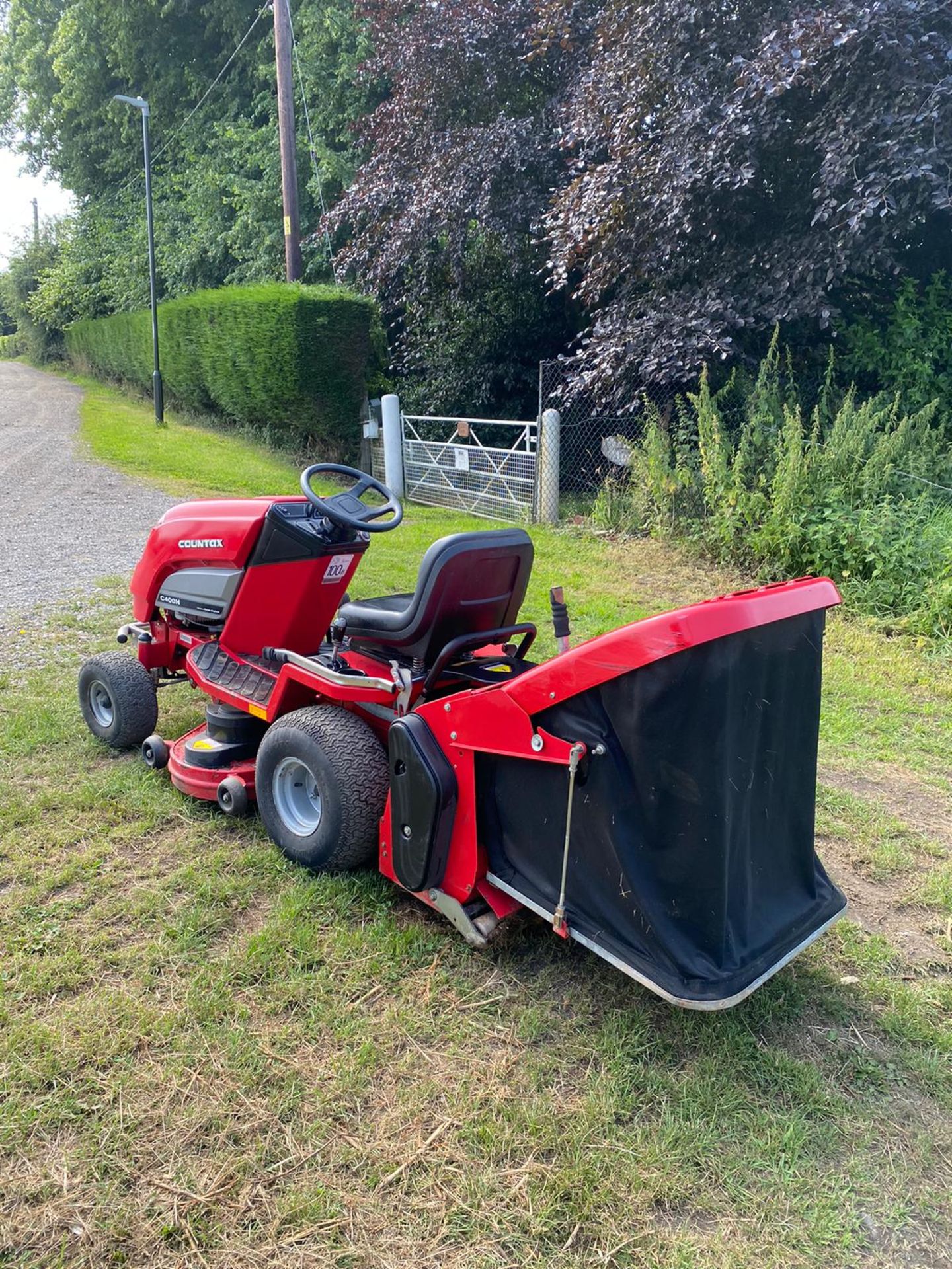 COUNTAX C400H RIDE ON LAWN MOWER, GOOD SOLID DECK, HONDA 14hp VTWIN ENGINE *NO VAT* - Image 6 of 7