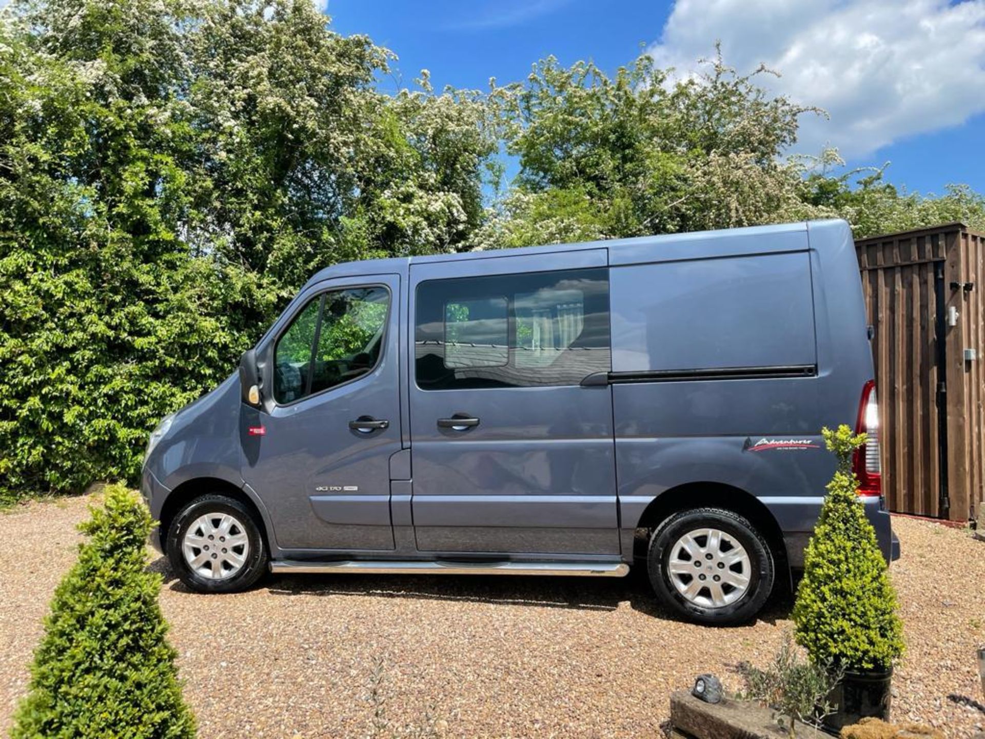 LATE 2018/68 RENAULT MASTER 35 SWB MANUAL , 2.3 DIESEL ENGINE, 75K mi, FULL SERVICE HISTORY PLUS VAT - Image 4 of 19