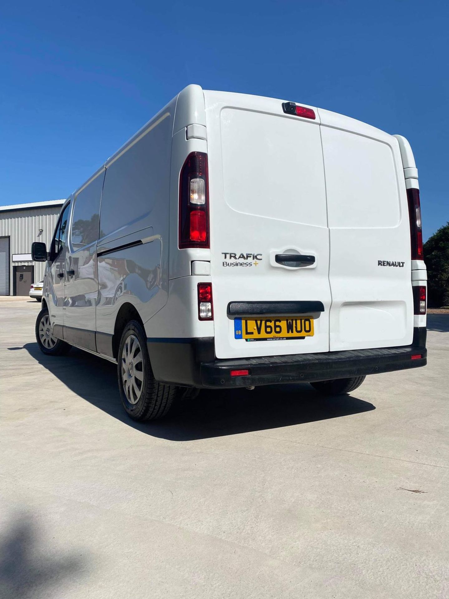 2016 RENAULT TRAFIC LL29 BUISNESS+ ENERGY DCI LWB WHITE PANEL VAN, 41K MILES, 1.6 DIESEL *PLUS VAT* - Image 4 of 8