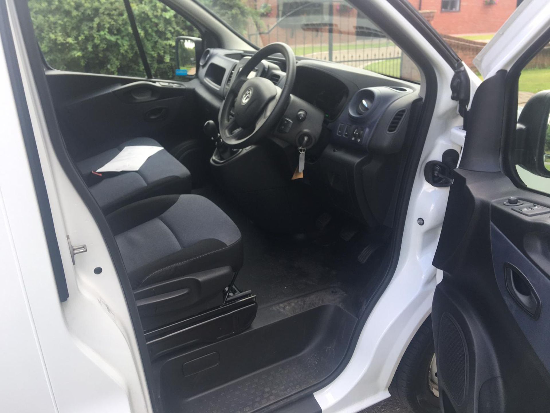 2018 VAUXHALL VIVARO 2700 CDTI WHITE PANEL VAN, 1.6 DIESEL ENGINE, 34K MILES *NO VAT* - Image 14 of 27