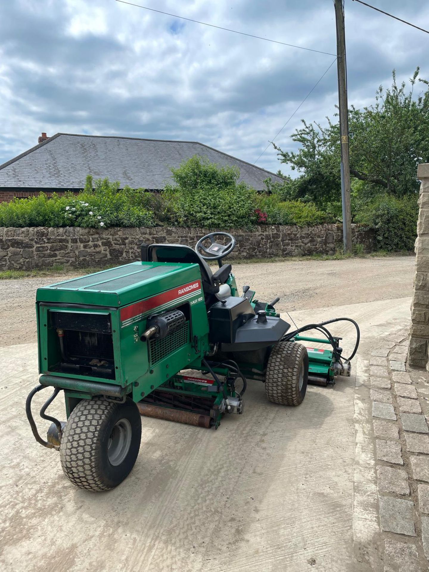 RANSOMES T-PLEX 185D CYLINDER MOWER, 3 WHEEL DRIVE, KUBOTA DIESEL ENGINE *NO VAT* - Image 3 of 5