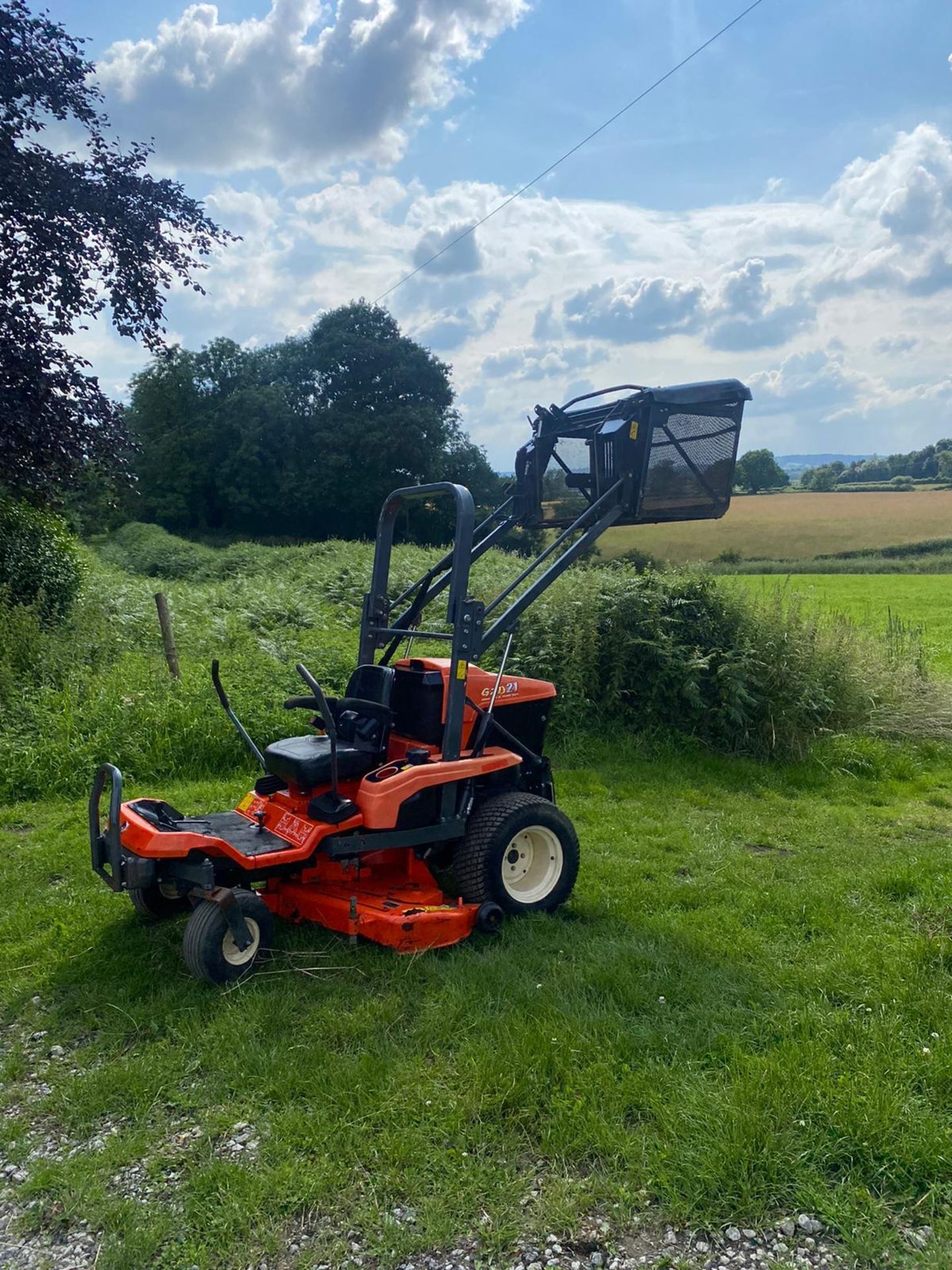 2015 KUBOTA GZD21 HIGH TIP ZERO TURN MOWER, SOLD NEW MID 2017, SHOWING A LOW 203 HOURS *PLUS VAT* - Image 3 of 8