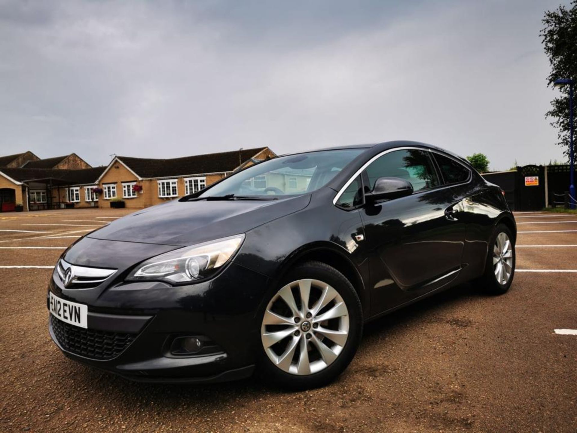 2012 VAUXHALL ASTRA GTC SRI S/S BLACK 3 DOOR HATCHBACK, SHOWING 97,814 MILES, 1.4 PETROL *NO VAT* - Image 2 of 30