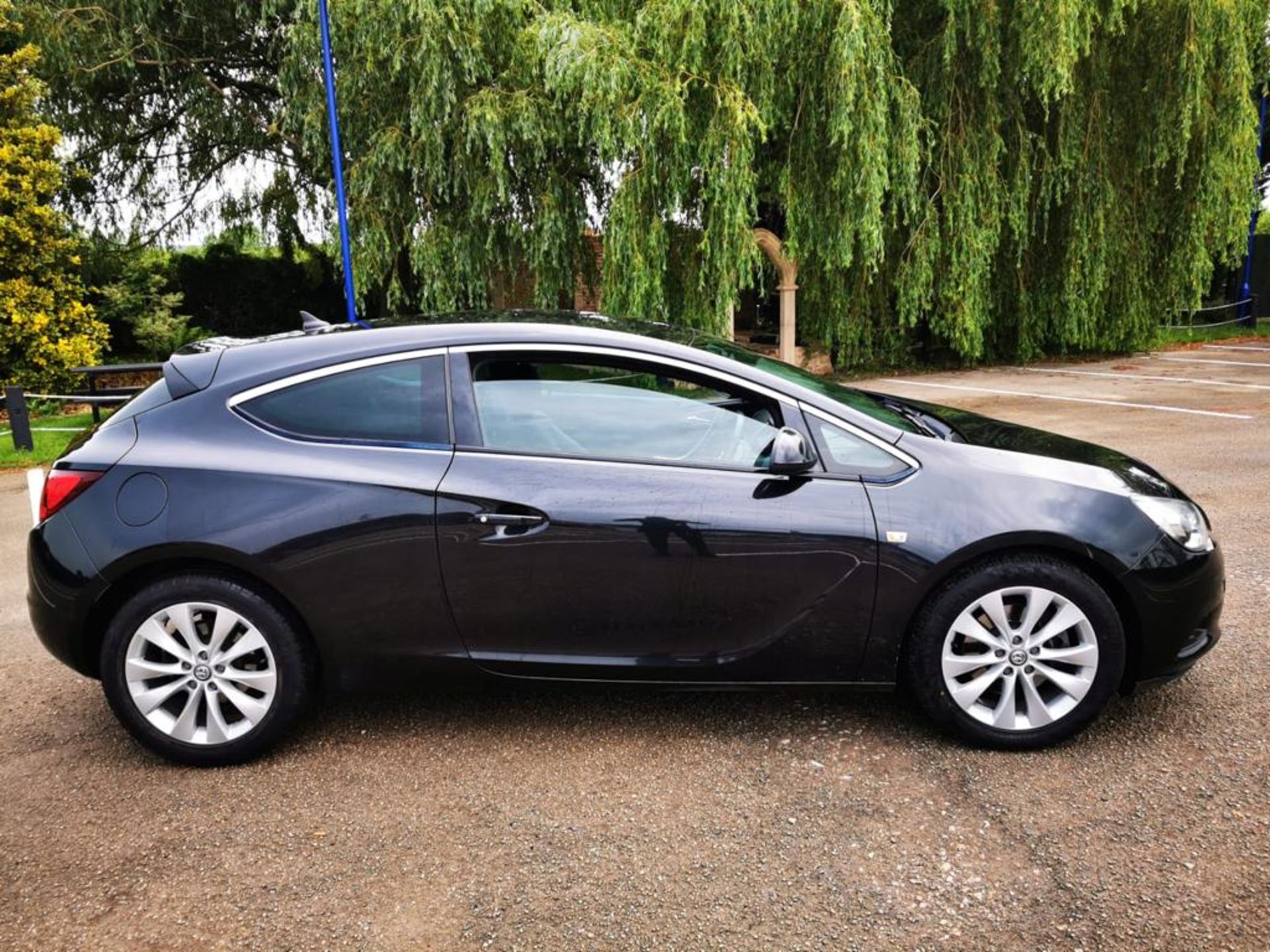 2012 VAUXHALL ASTRA GTC SRI S/S BLACK 3 DOOR HATCHBACK, SHOWING 97,814 MILES, 1.4 PETROL *NO VAT* - Image 8 of 30