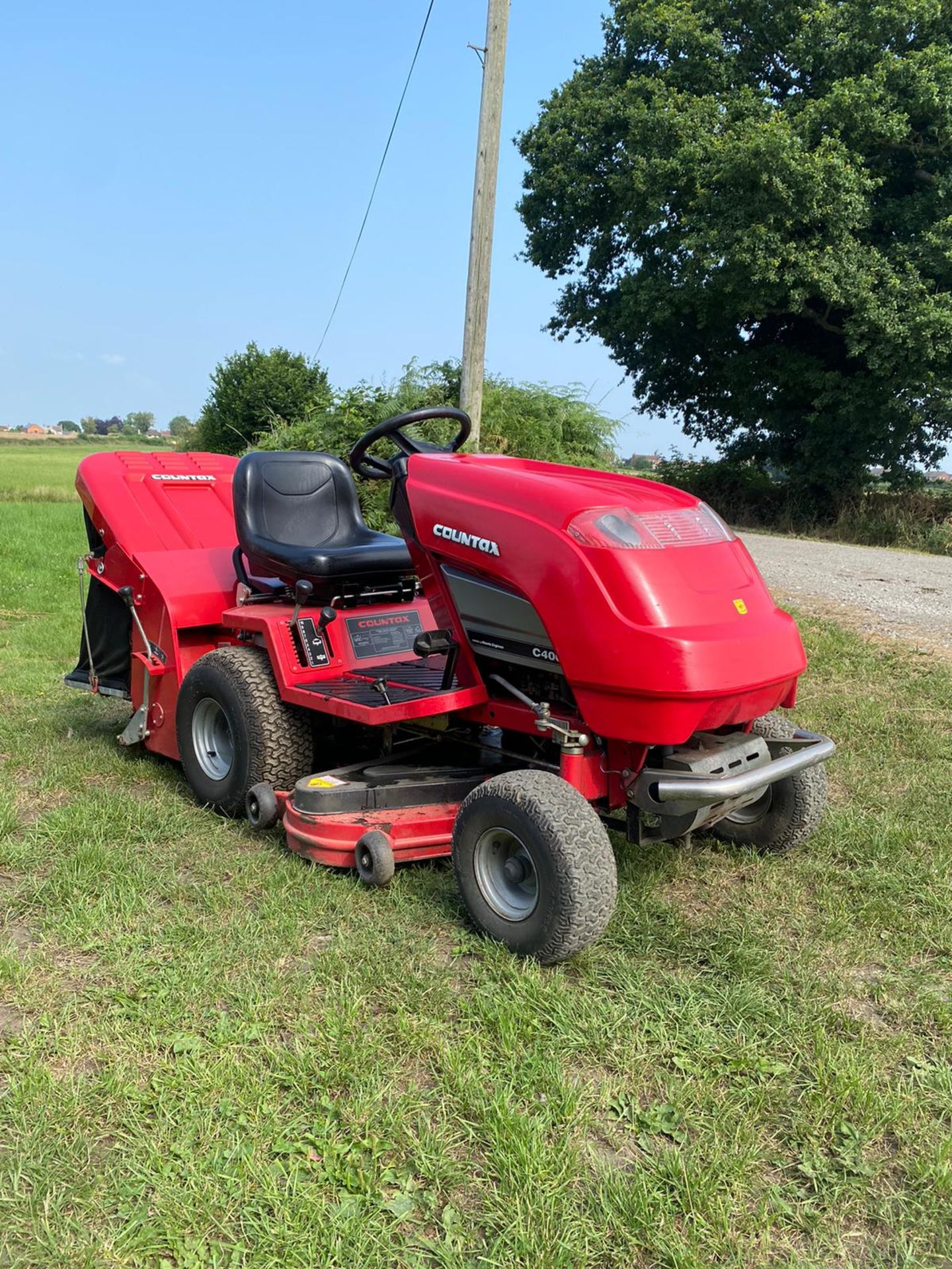 COUNTAX C400H RIDE ON LAWN MOWER, GOOD SOLID DECK, HONDA 14hp VTWIN ENGINE *NO VAT* - Image 2 of 7