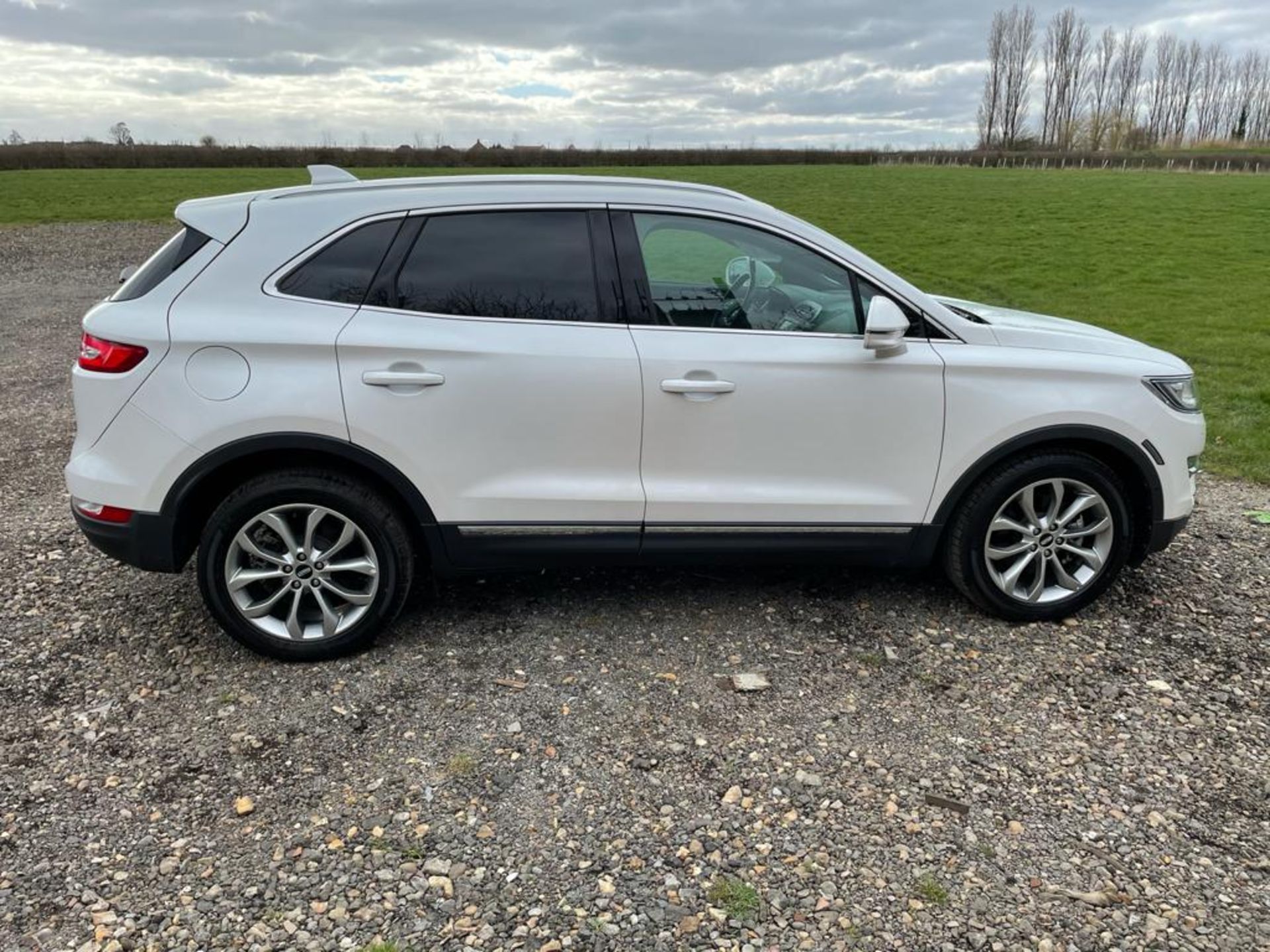 69 REG LINCOLN MKC RESERVE 2.0L ECOBOOST, 200bhp, PLATINUM WHITE WITH CAPPUCCINO LEATHER INTERIOR - Image 7 of 13