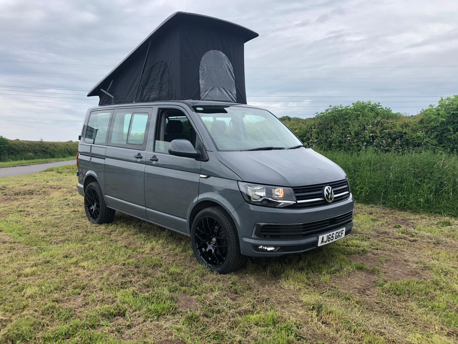 2016 VOLKSWAGEN 2 BIRTH CARAVELLE CAMPERVAN, NEW POP TOP, SHOWING 27,546 MILES *PLUS VAT*