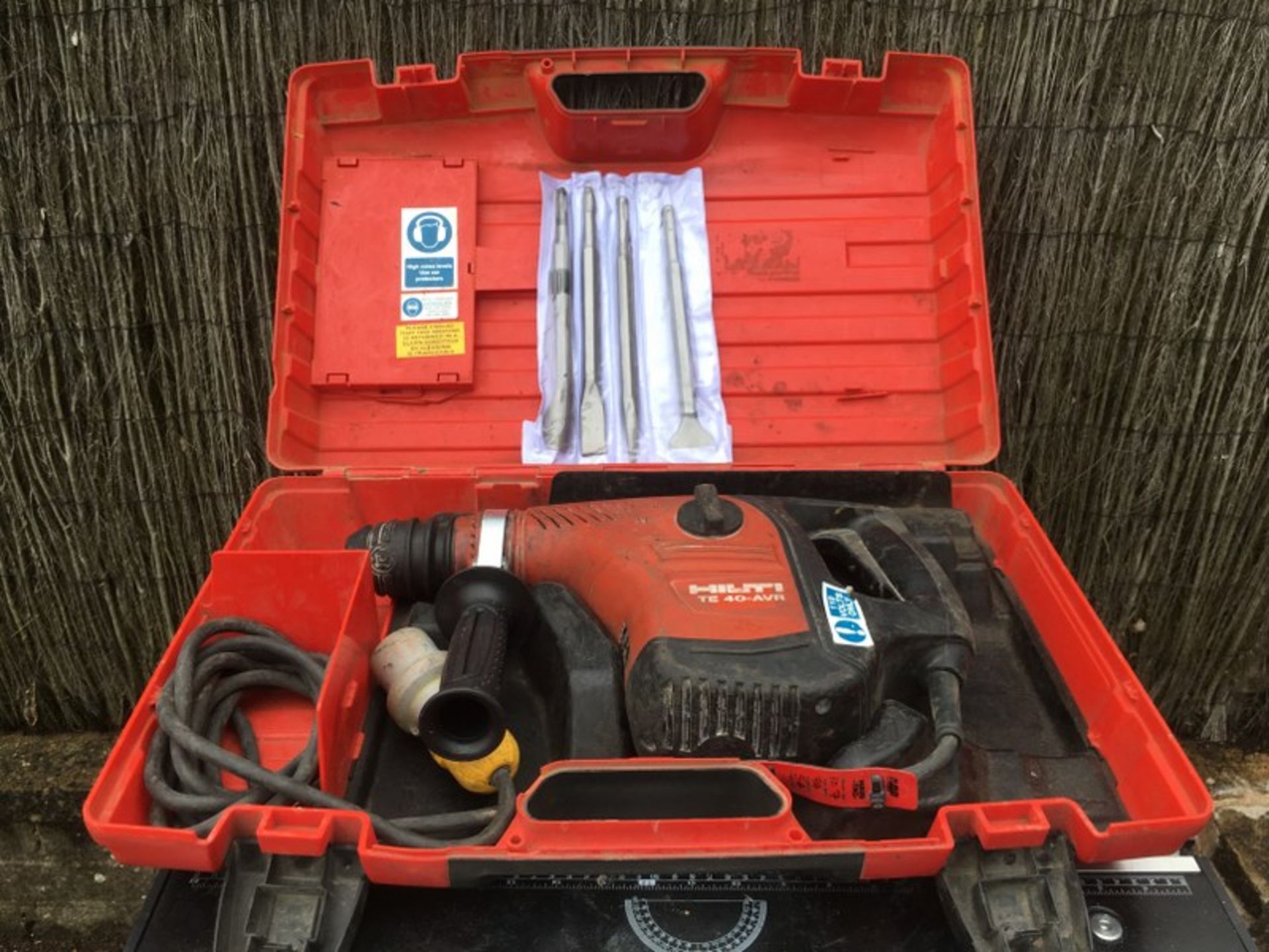 HILTI TE 40 AVR COMBI HAMMER DRILL *NO VAT* - Image 2 of 6