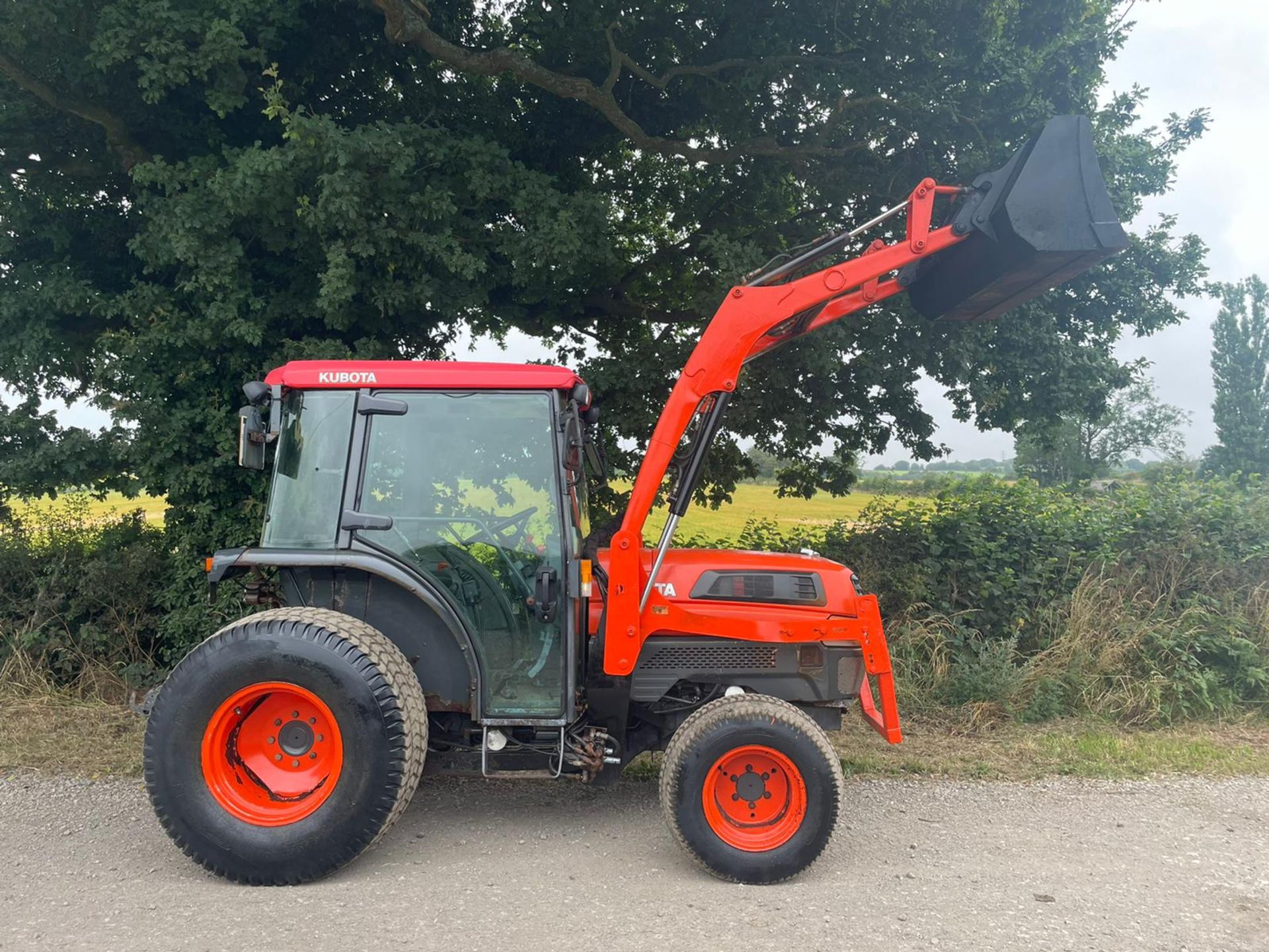 2005/55 KUBOTA L5030D TRACTOR WITH FRONT LOADER AND BUCKET, SHOWING A LOW 1263 HOURS *PLUS VAT* - Image 5 of 12