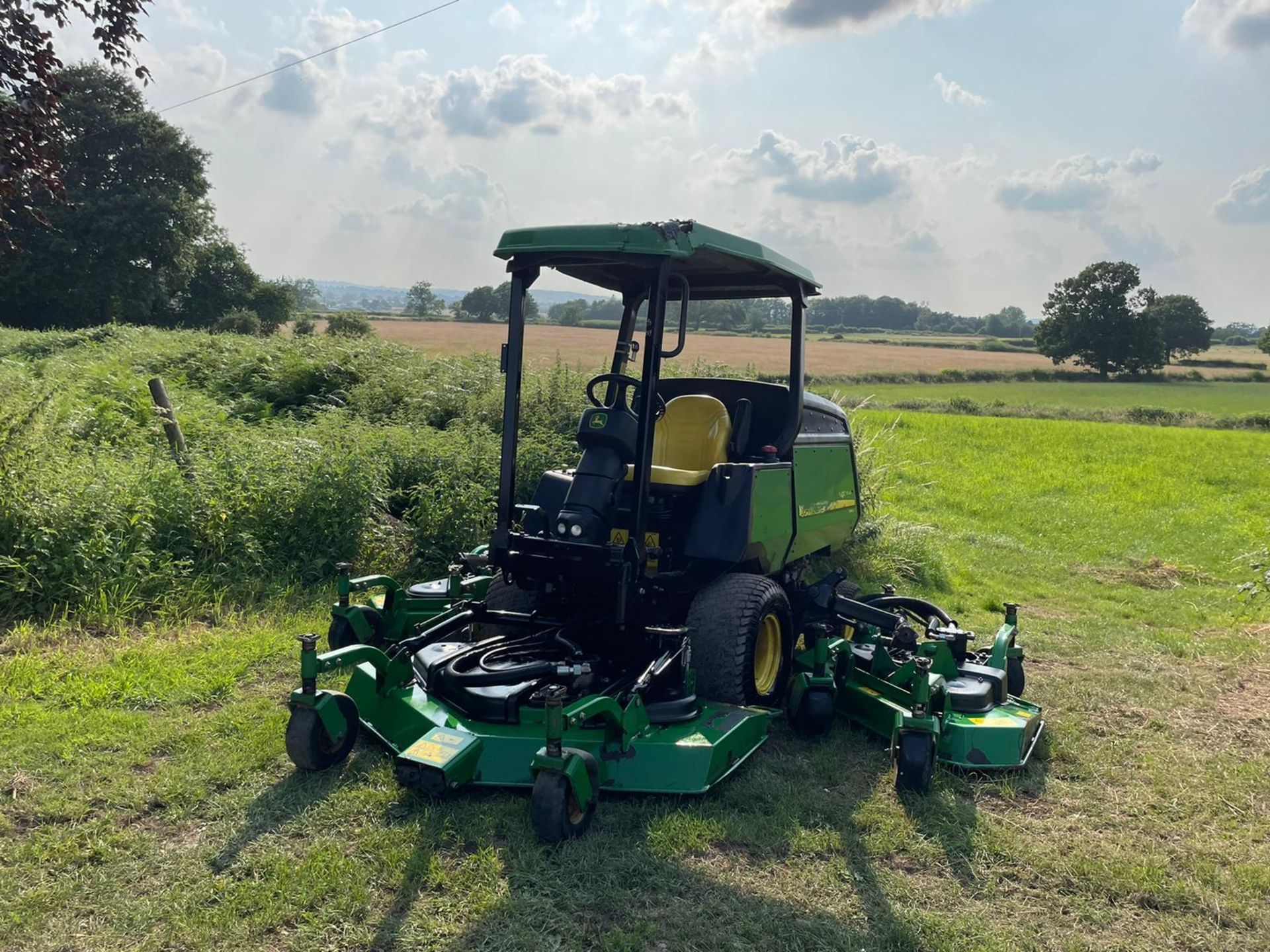 2011 JOHN DEERE 1600 WAM TURBO BATWING MOWER, RUNS DRIVES AND CUTS, A LOW 1796 HOURS *PLUS VAT* - Image 2 of 12