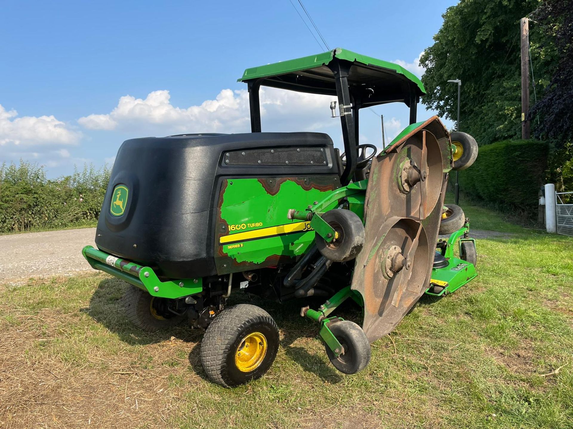 2011 JOHN DEERE 1600 WAM TURBO BATWING MOWER, RUNS DRIVES AND CUTS, A LOW 1796 HOURS *PLUS VAT* - Image 8 of 12