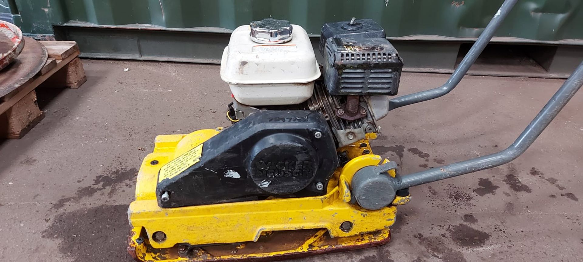 WACKER PLATE VIBRATING COMPACTION PLATE, HONDA GX120 ENGINE *PLUS VAT* - Image 3 of 4