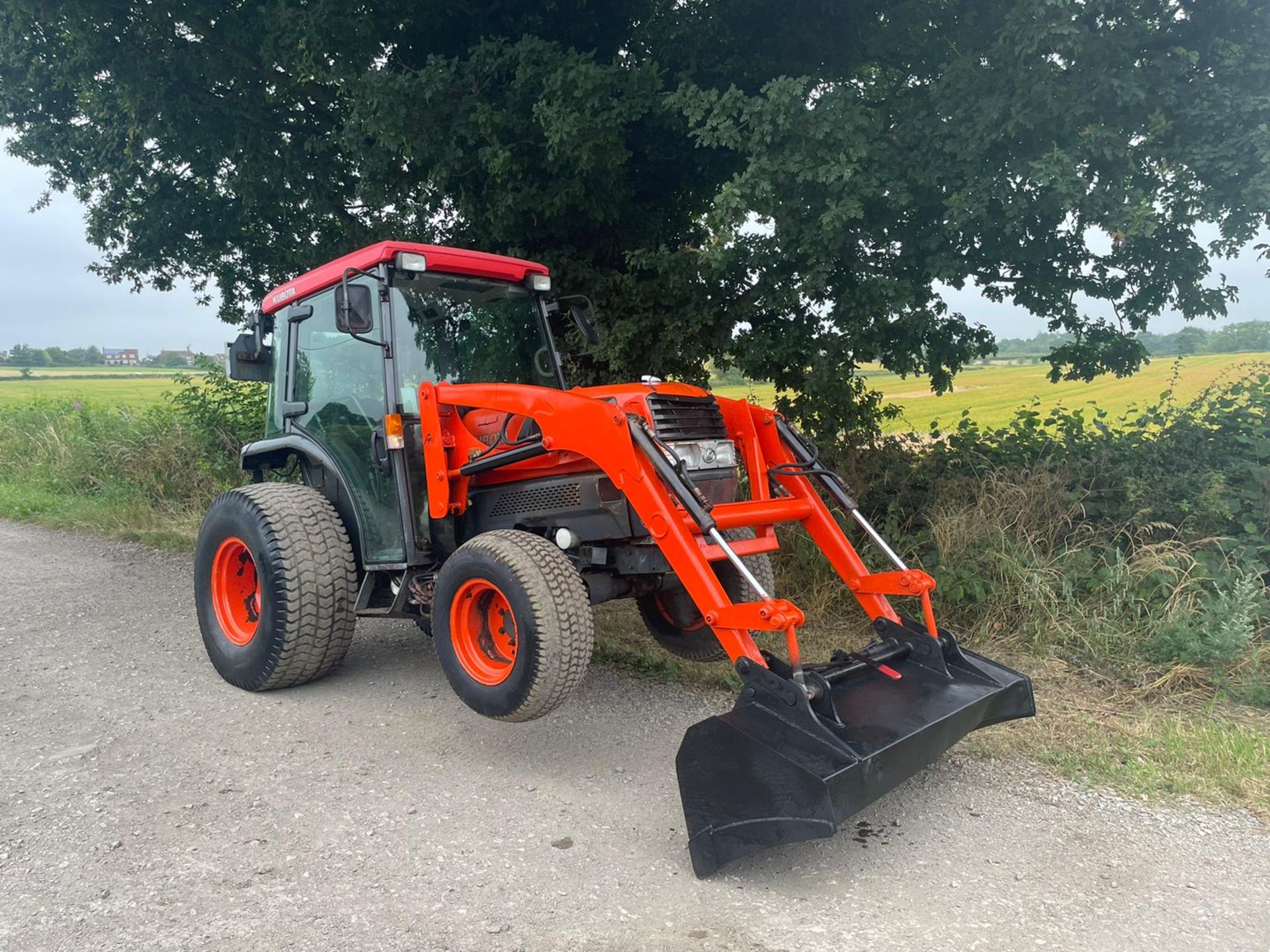 2005/55 KUBOTA L5030D TRACTOR WITH FRONT LOADER AND BUCKET, SHOWING A LOW 1263 HOURS *PLUS VAT* - Image 3 of 12