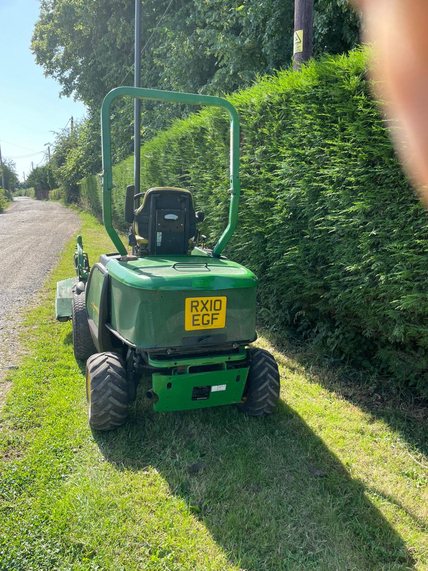 2010 JOHN DEERE 1545 RIDE ON LAWN MOWER, 62 INCH FASTBACK COMMERCIAL DECK, 4 WHEEL DRIVE *PLUS VAT* - Image 5 of 9