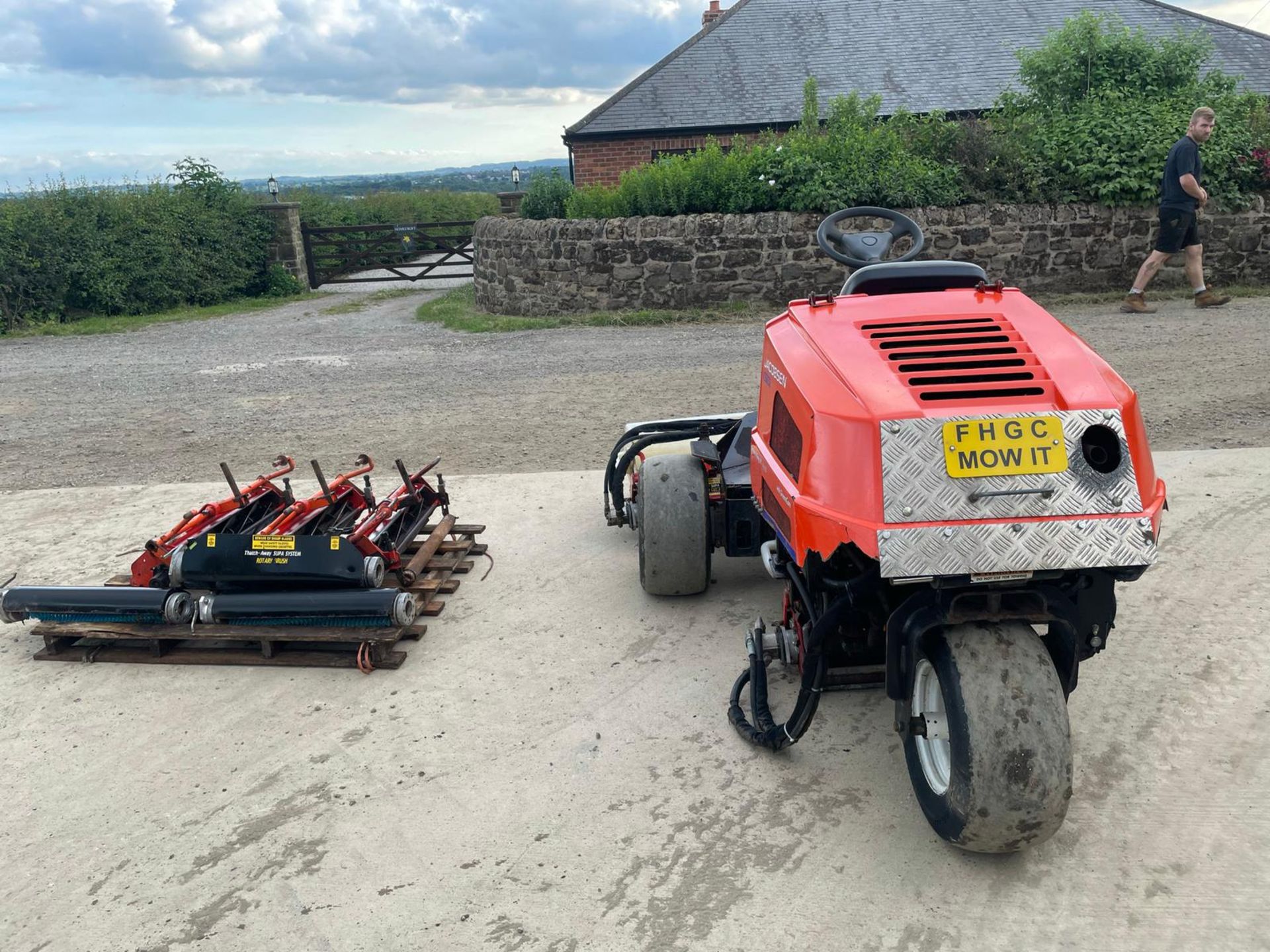 JACOBSEN GREENS KIN VI 1962D, KUBOTA DIESEL ENGINE, 3 WHEEL DRIVE, RUNS AND WORKS *NO VAT* - Image 5 of 7