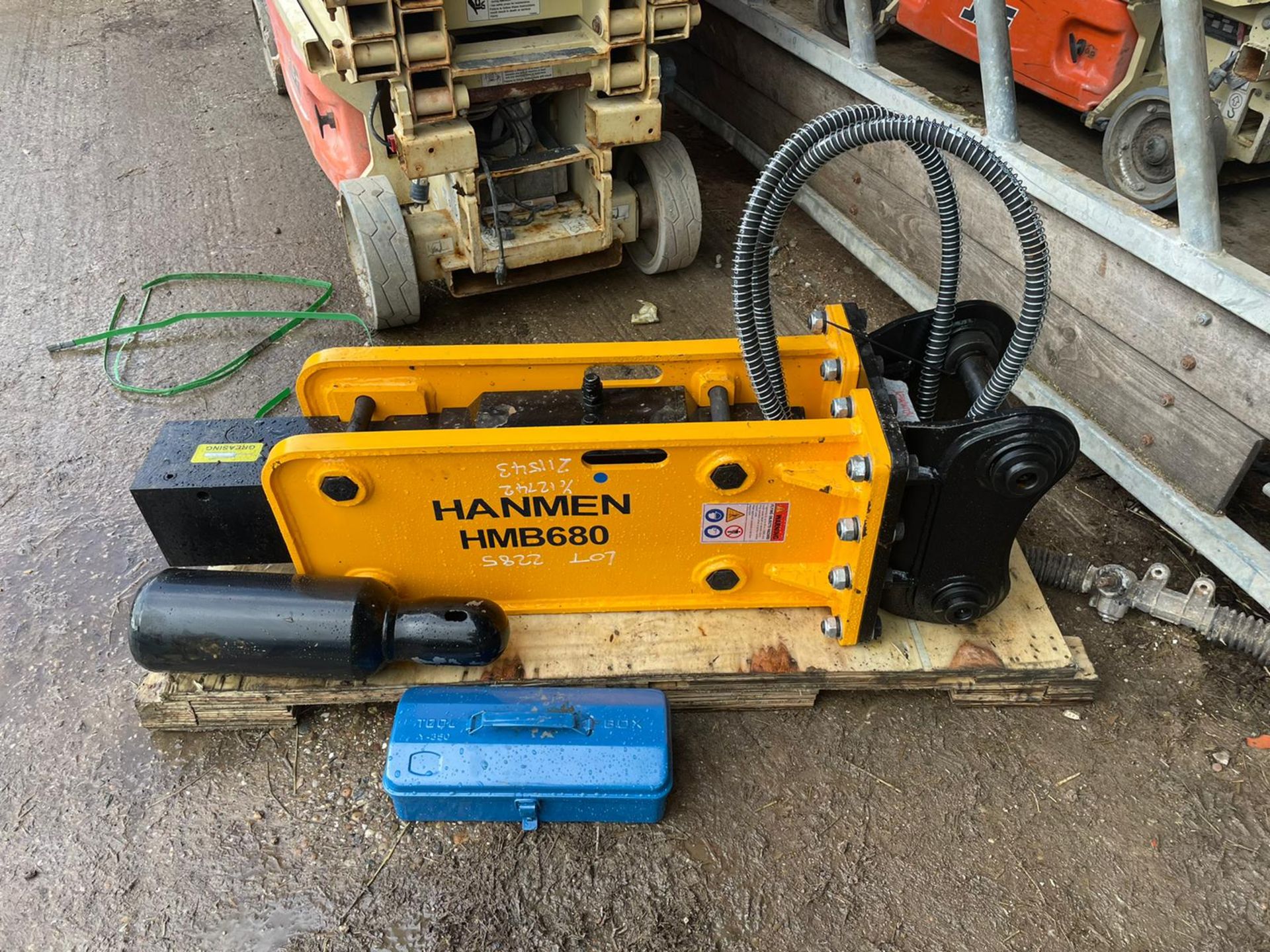 BRAND NEW, UNUSED HANMEN HMB680 BREAKER, SUITABLE FOR 5-8 TON EXCAVATOR, C/W PIPES, CHISEL, GAS KIT - Image 4 of 4