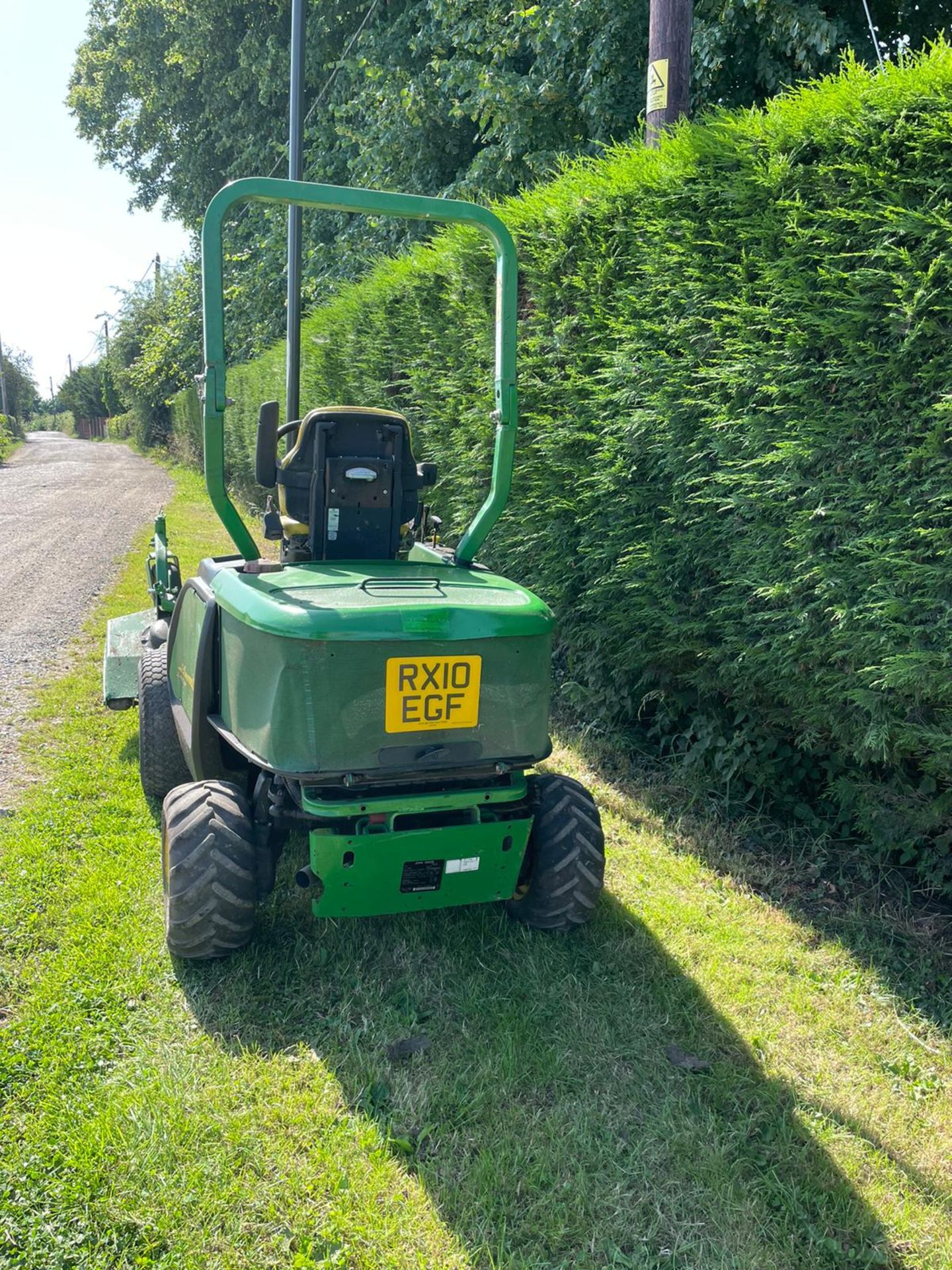 2010 JOHN DEERE 1545 RIDE ON LAWN MOWER, 62 INCH FASTBACK COMMERCIAL DECK, 4 WHEEL DRIVE *PLUS VAT* - Image 7 of 9