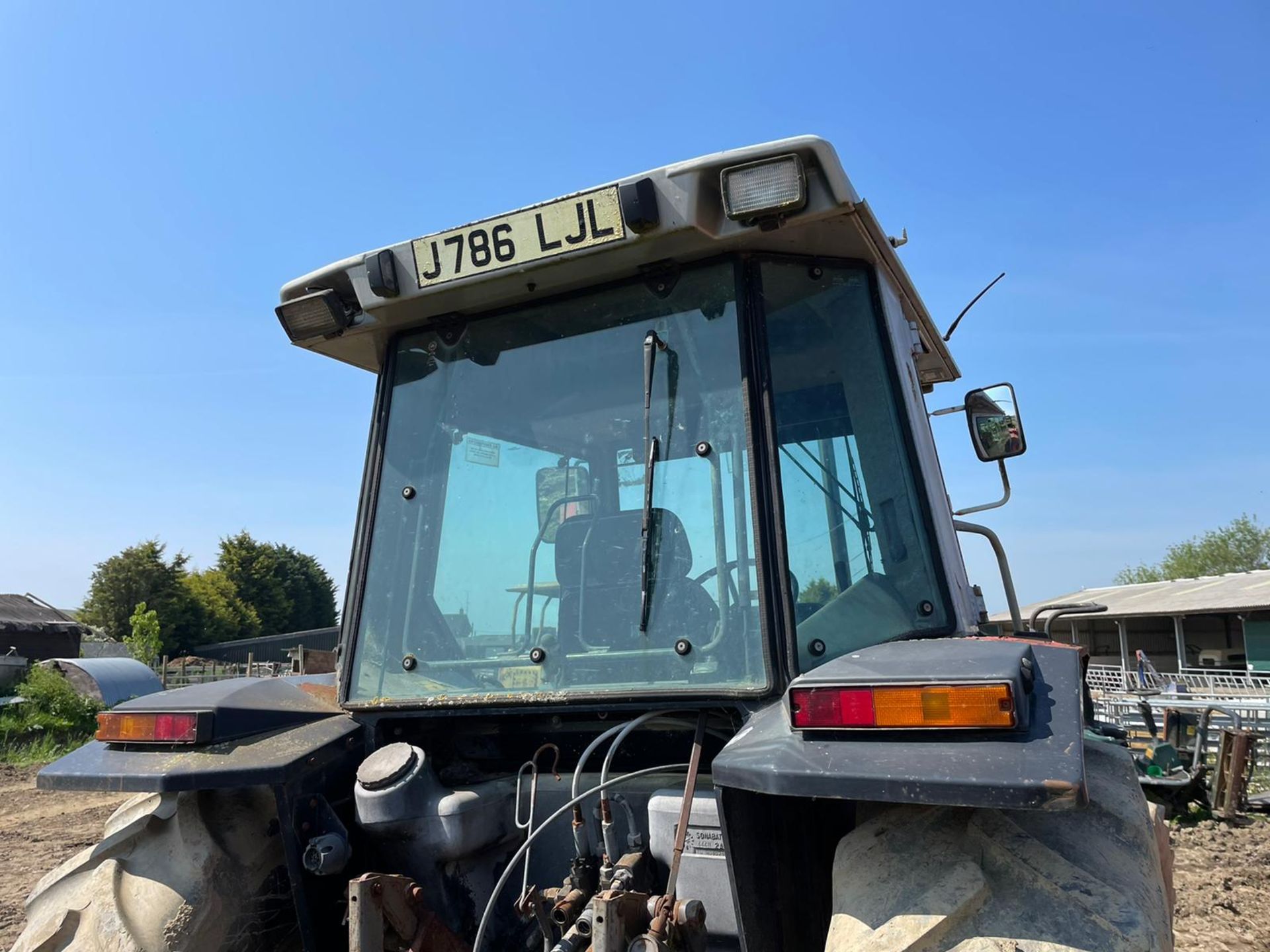 MASSEY FERGUSON 3080 AUTOTRONIC TRACTOR, PERKINS 5.8L 6 CYLINDER ENGINE, FULLY GLASS CAB *PLUS VAT* - Image 6 of 16