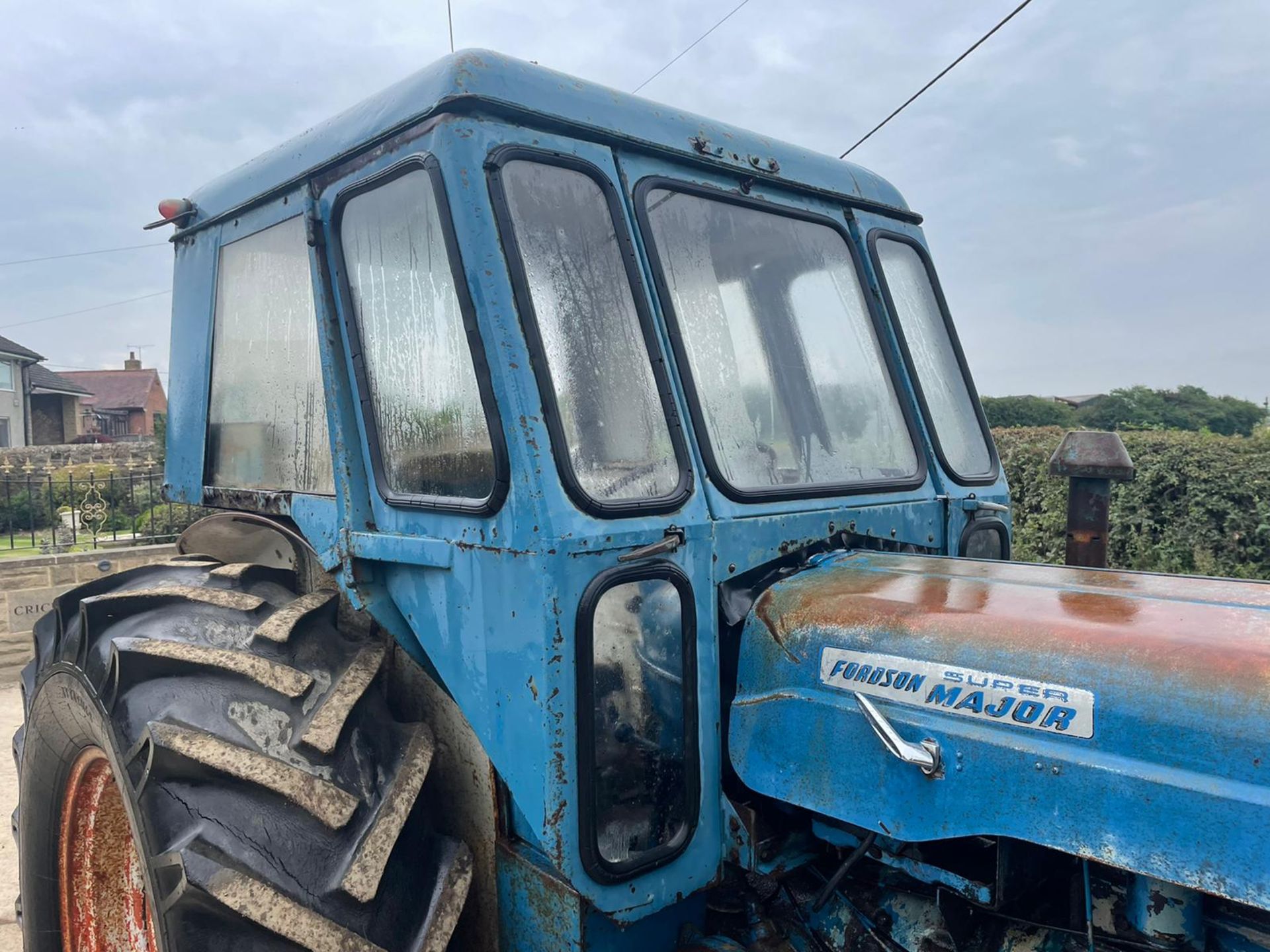 FORDSON SUPER MAJOR VINTAGE TRACTOR, RUNS AND DRIVES, SHOWING 694 HOURS *PLUS VAT* - Bild 6 aus 13