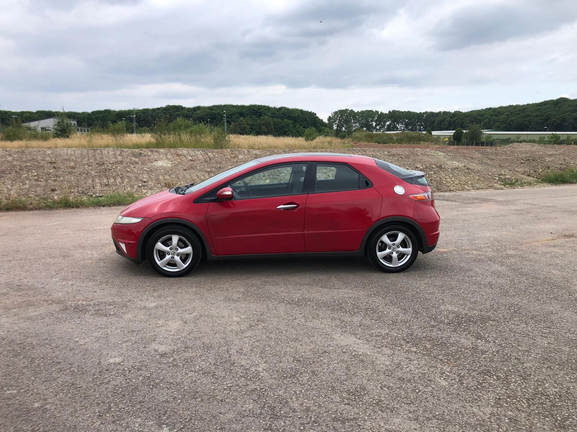 2008/58 HONDA CIVIC ES I-VTEC RED 5 DOOR HATCHBACK, 1.8 PETROL ENGINE, 114K MILES *NO VAT* - Image 4 of 15