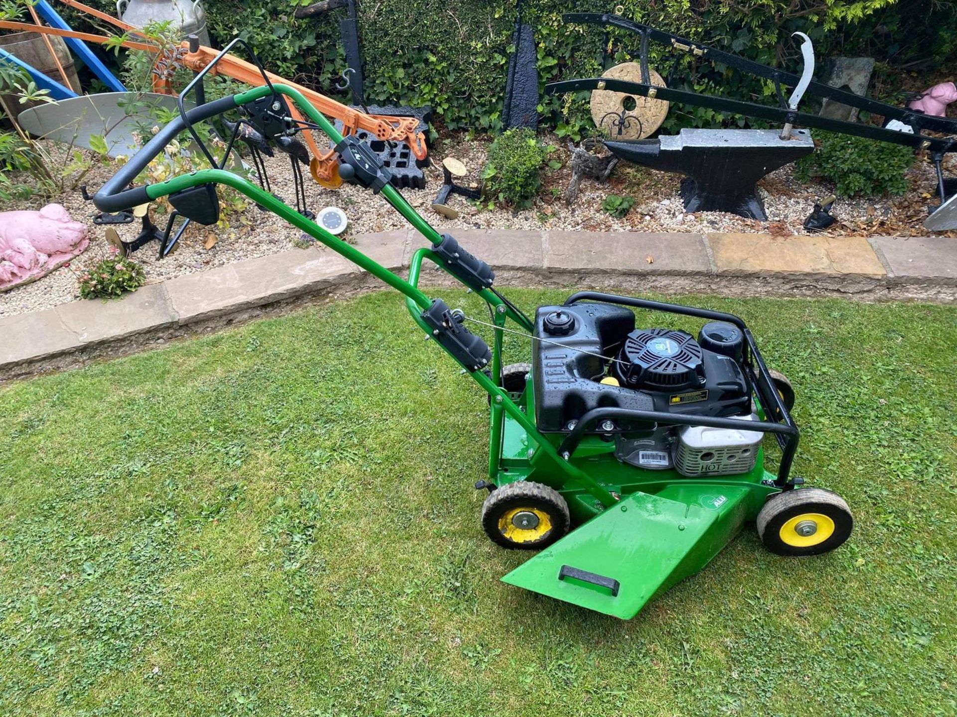 JOHN DEERE C52KS SELF PROPELLED LAWN MOWER, RUNS DRIVES AND CUTS, KAWASAKI PETROL ENGINE *NO VAT* - Image 2 of 8