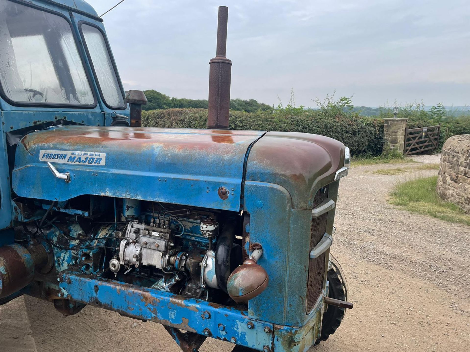 FORDSON SUPER MAJOR VINTAGE TRACTOR, RUNS AND DRIVES, SHOWING 694 HOURS *PLUS VAT* - Bild 7 aus 13