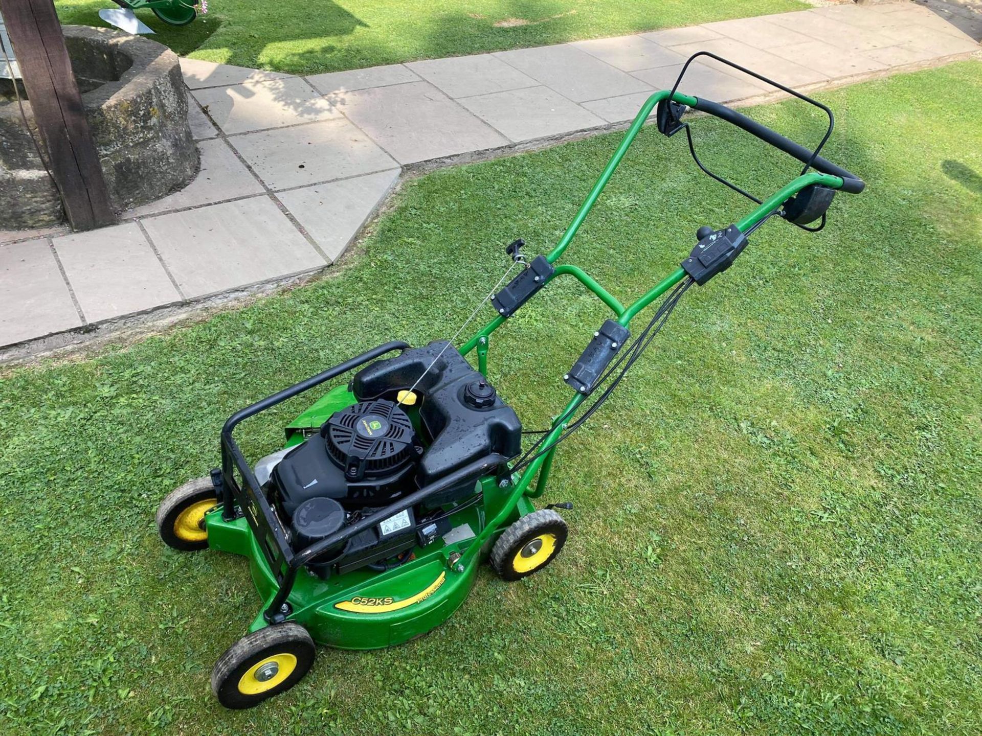 JOHN DEERE C52KS SELF PROPELLED LAWN MOWER, RUNS DRIVES AND CUTS, KAWASAKI PETROL ENGINE *NO VAT* - Image 5 of 8